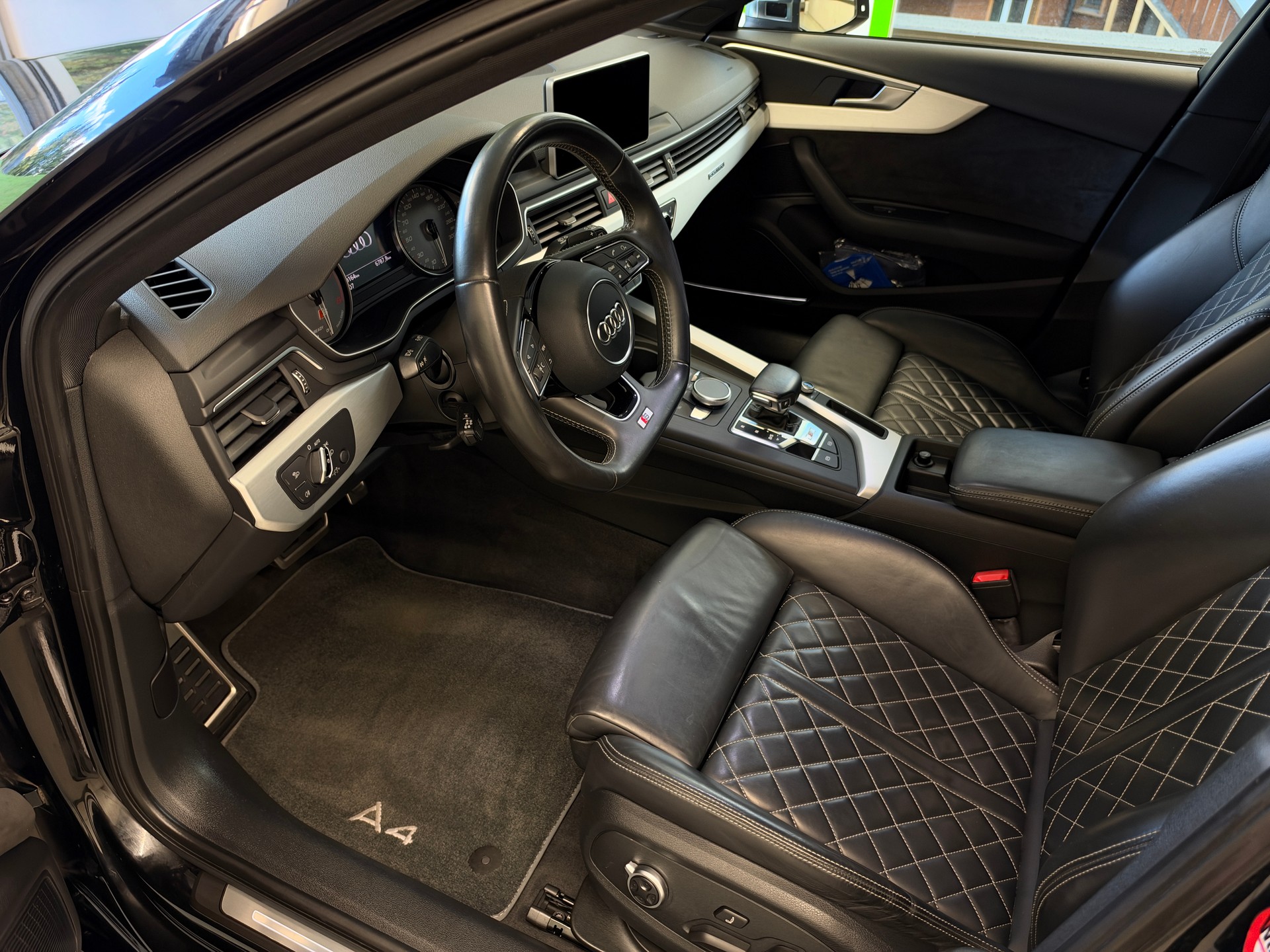 AUDI S4 Avant 3.0 TFSI quattro tiptronic-image-11