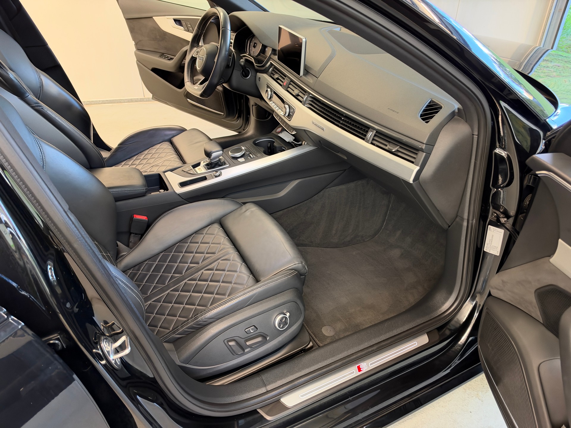 AUDI S4 Avant 3.0 TFSI quattro tiptronic-image-19