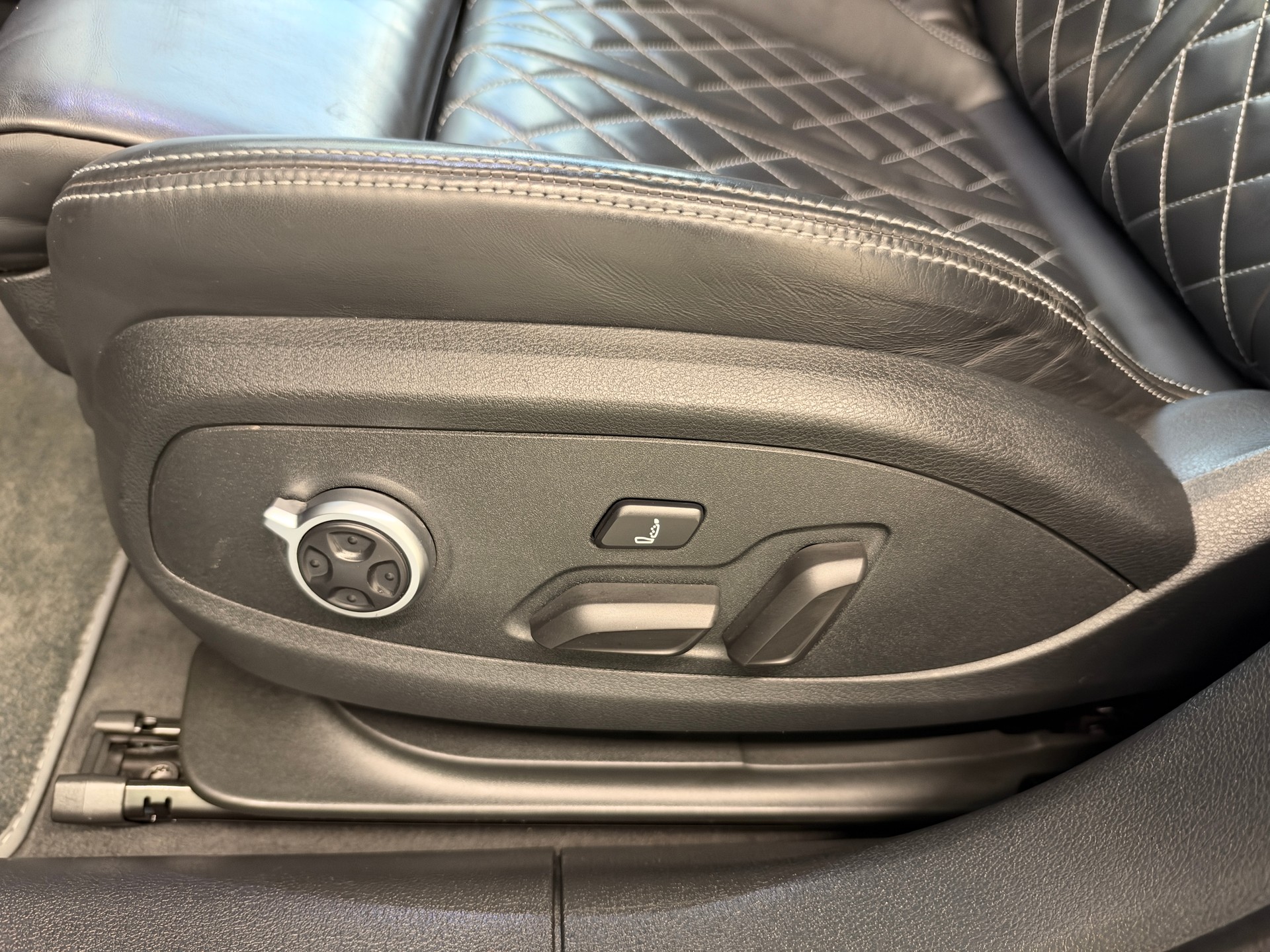 AUDI S4 Avant 3.0 TFSI quattro tiptronic-image-13