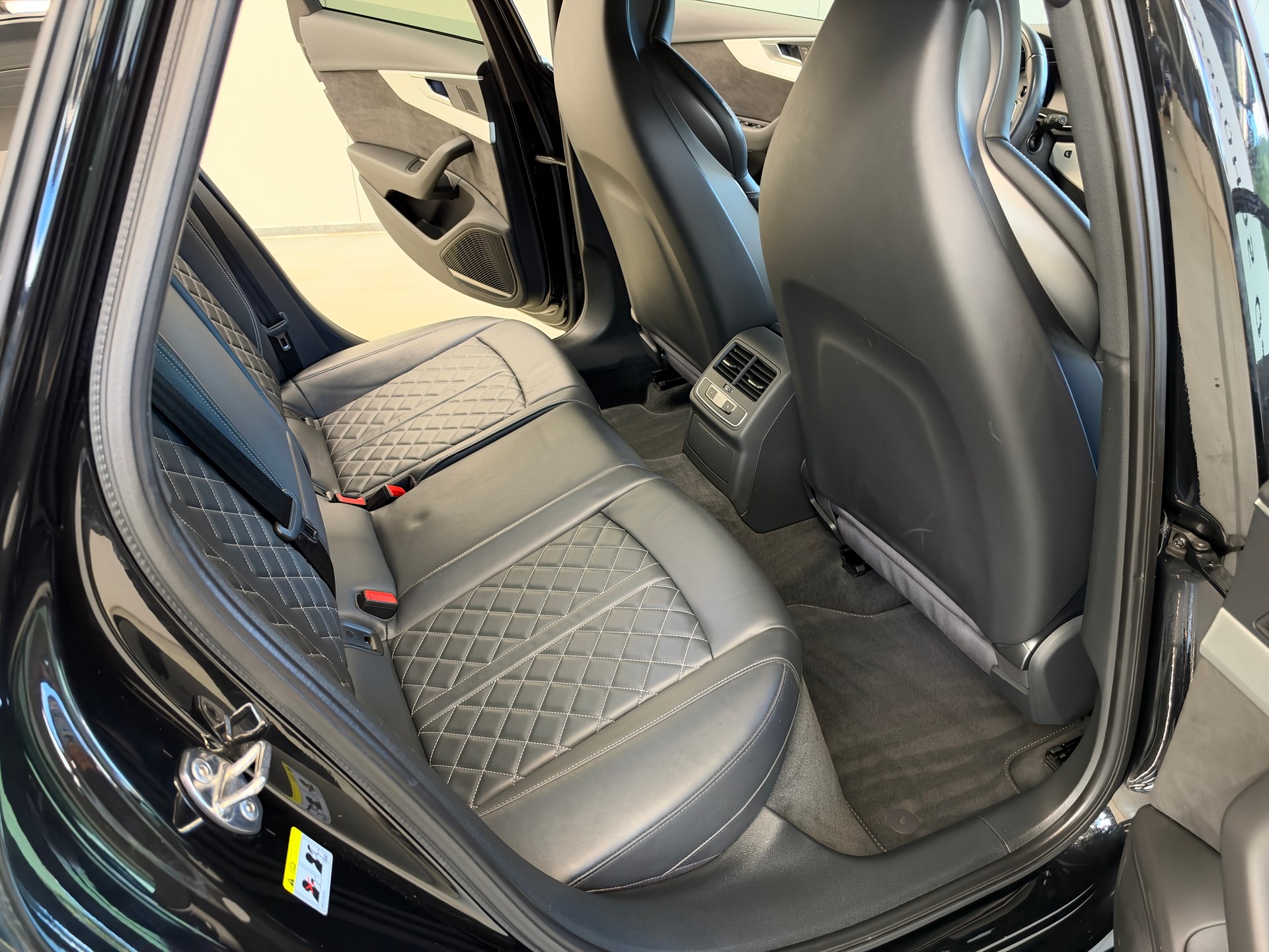 AUDI S4 Avant 3.0 TFSI quattro tiptronic-image-18