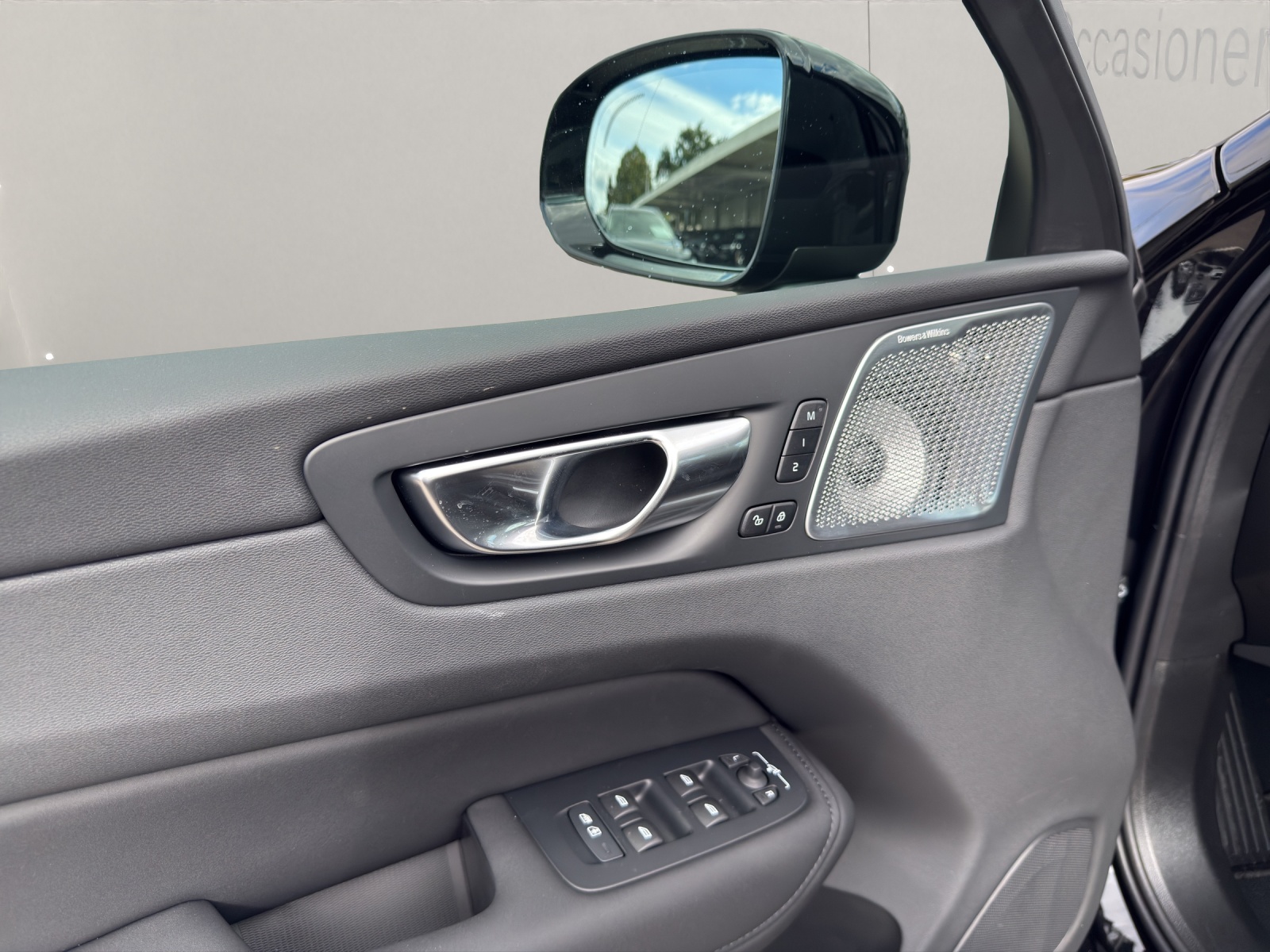 VOLVO XC60 2.0 B5 MH Ultra Dark AWD BLACK EDITION-image-16