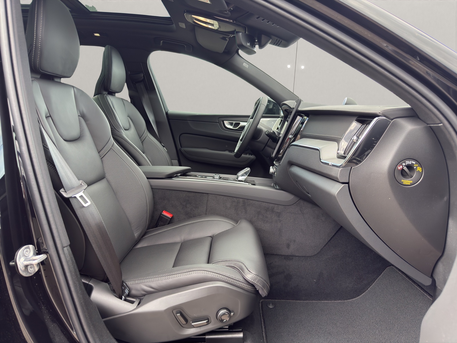 VOLVO XC60 2.0 B5 MH Ultra Dark AWD BLACK EDITION-image-8