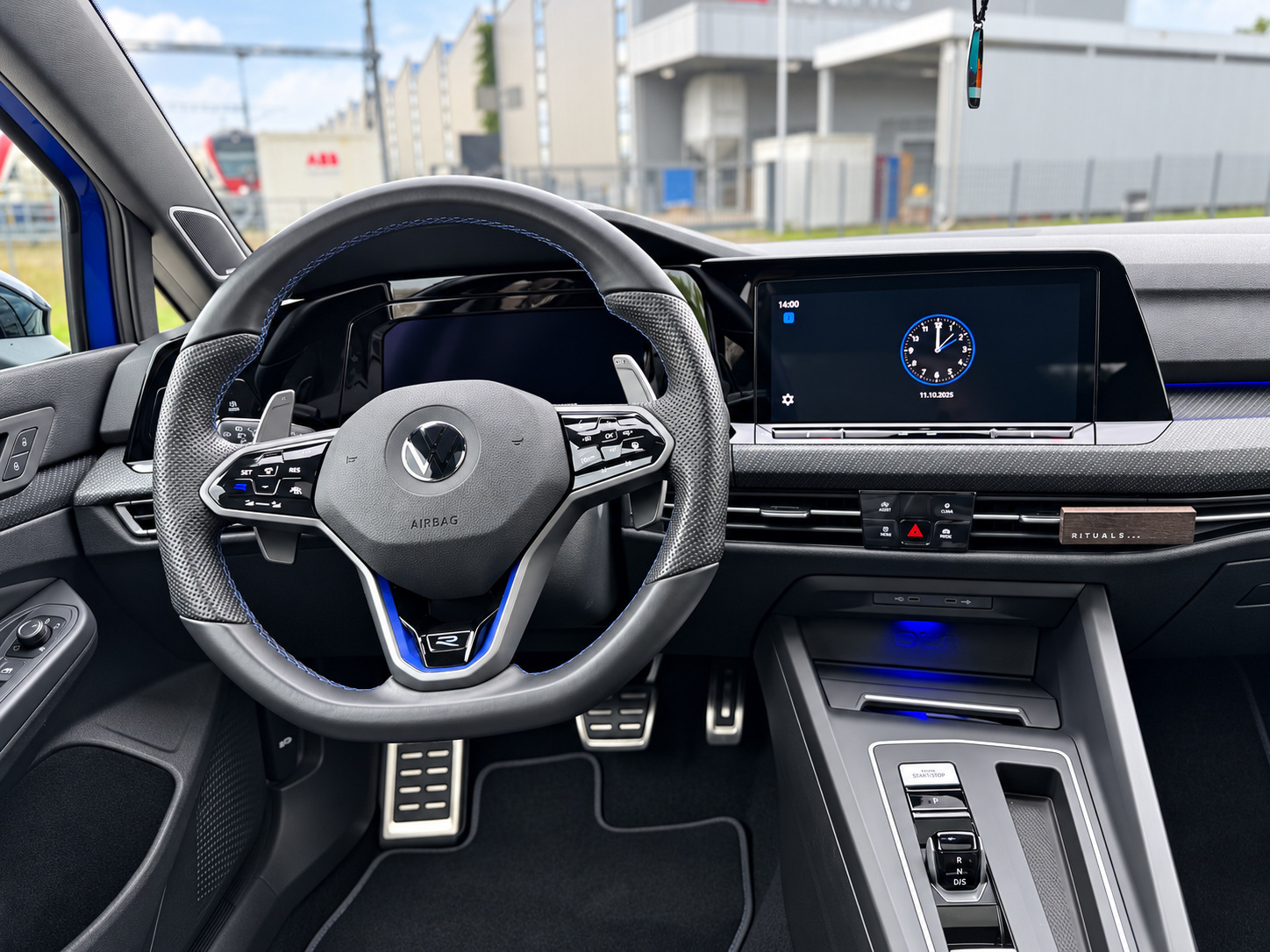 VW 2.0 TSI R DSG 4motion-image-4