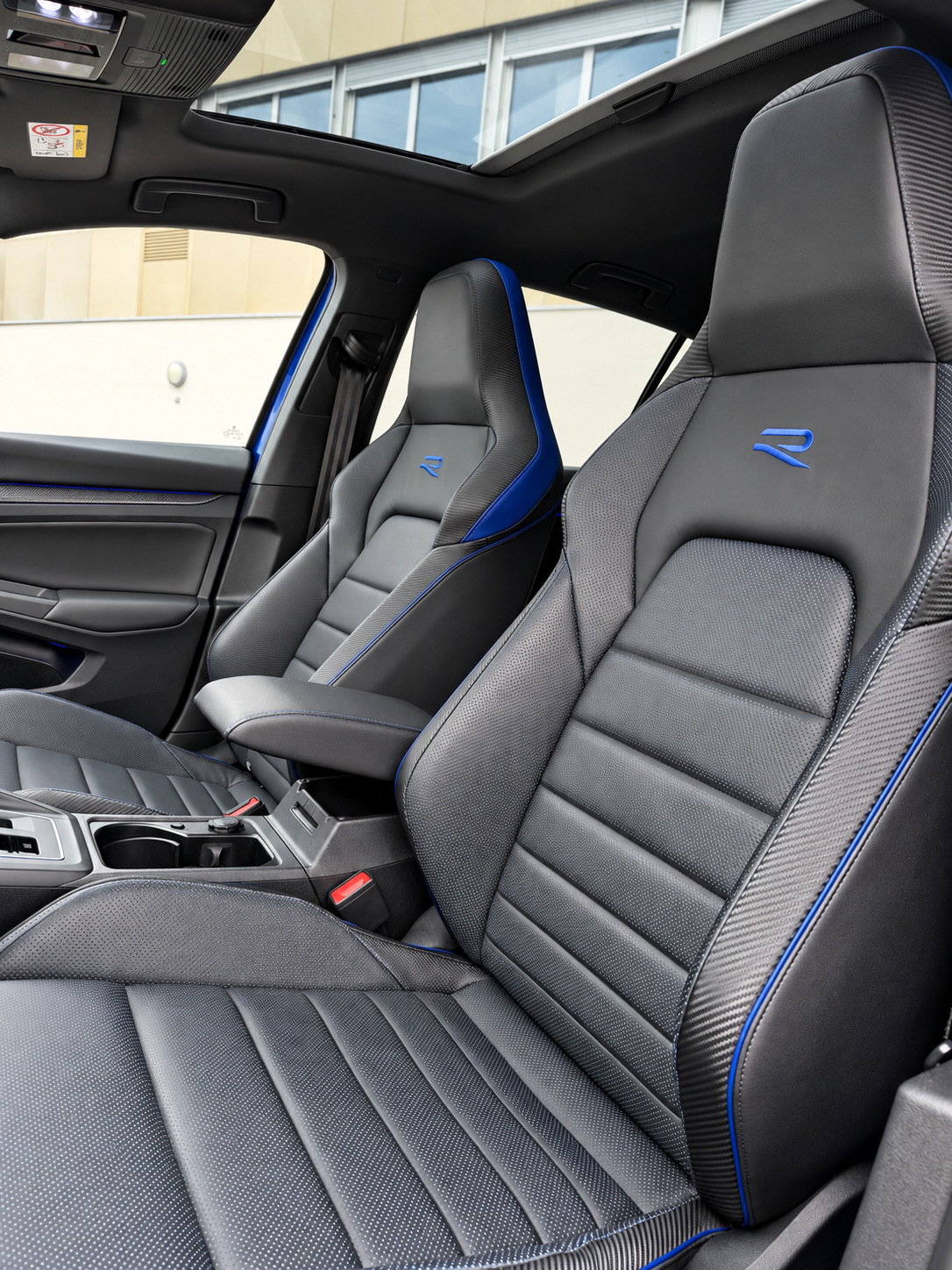 VW 2.0 TSI R DSG 4motion-image-3