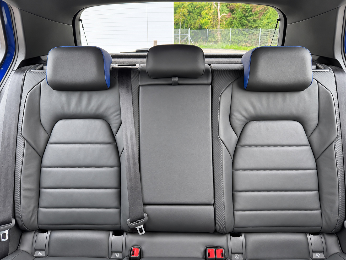 VW 2.0 TSI R DSG 4motion-image-5