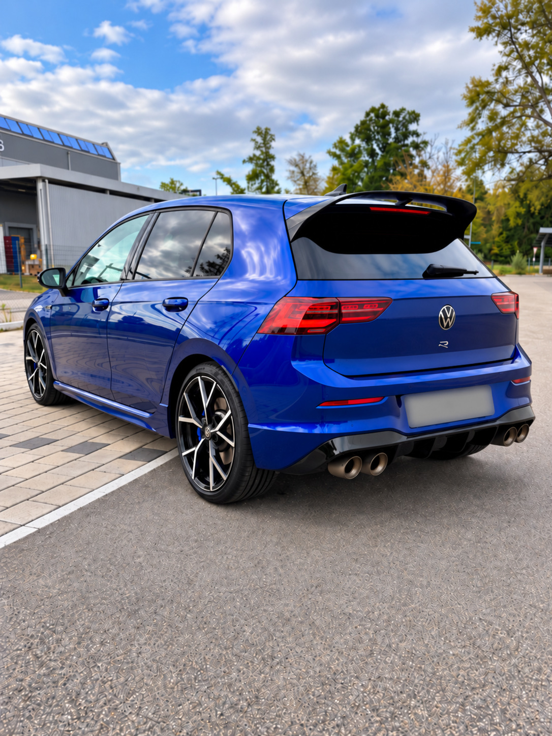 VW 2.0 TSI R DSG 4motion-image-1