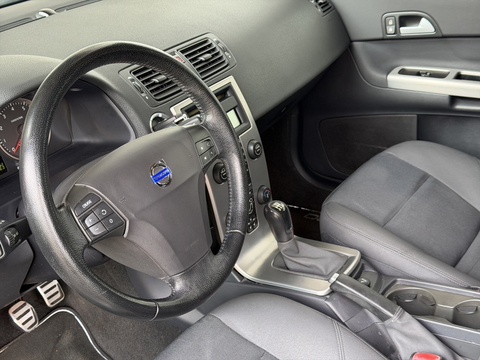 VOLVO C30 2.0 Momentum-image-10