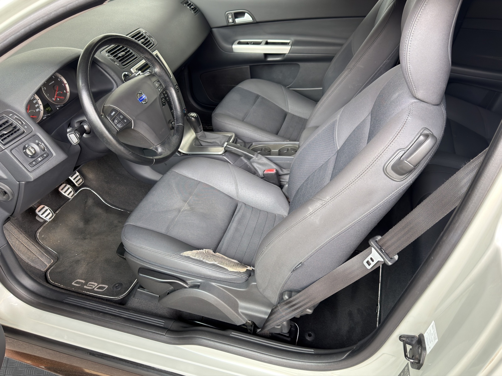 VOLVO C30 2.0 Momentum-image-9