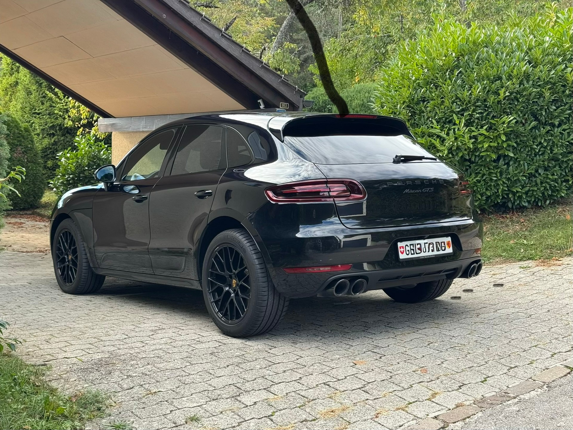 PORSCHE 3.0 V6 GTS-image-1