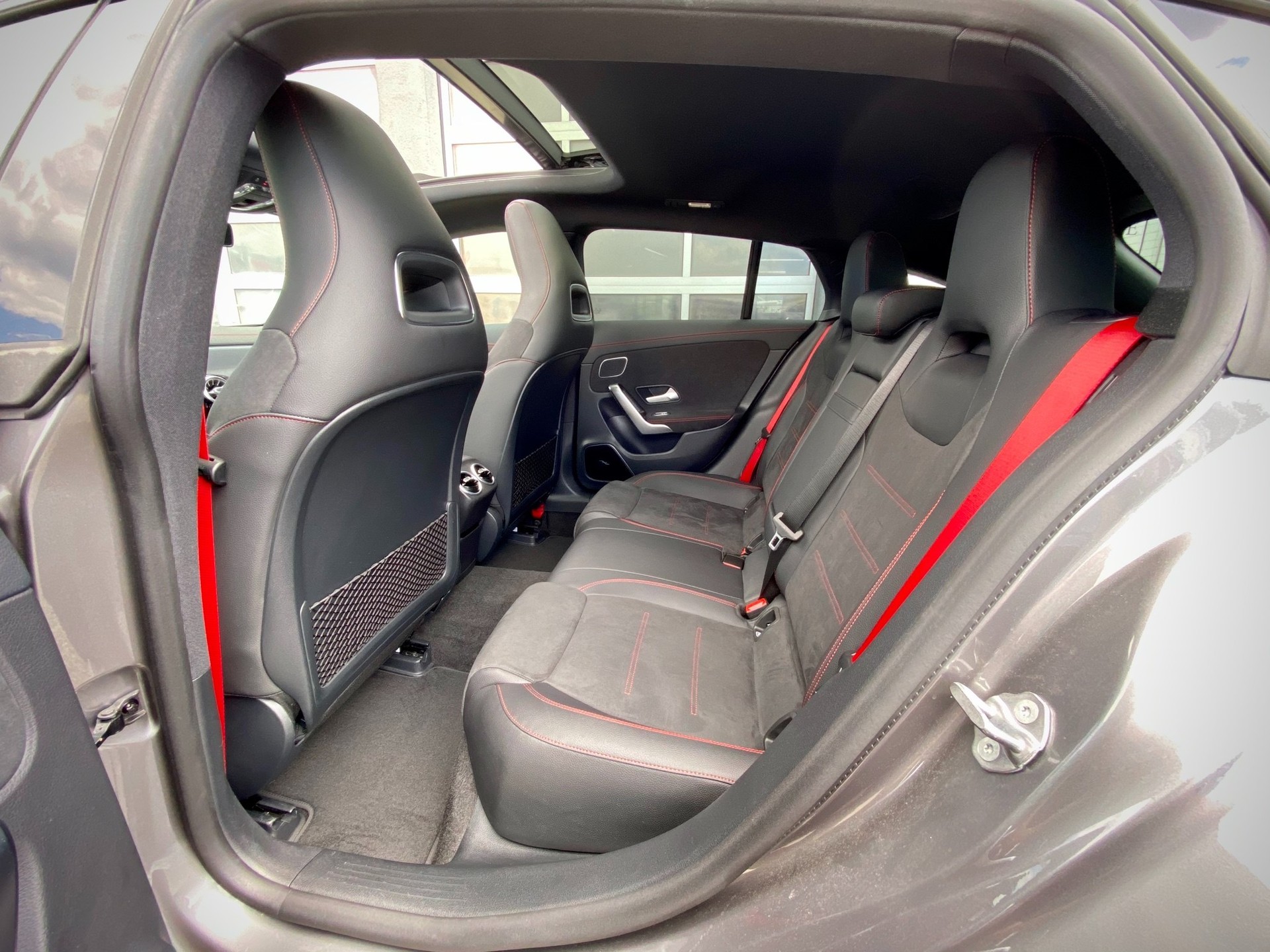 MERCEDES-BENZ CLA Shooting Brake 35 AMG 4Matic 7G-DCT - Véhicule Suisse (CH)-image-12