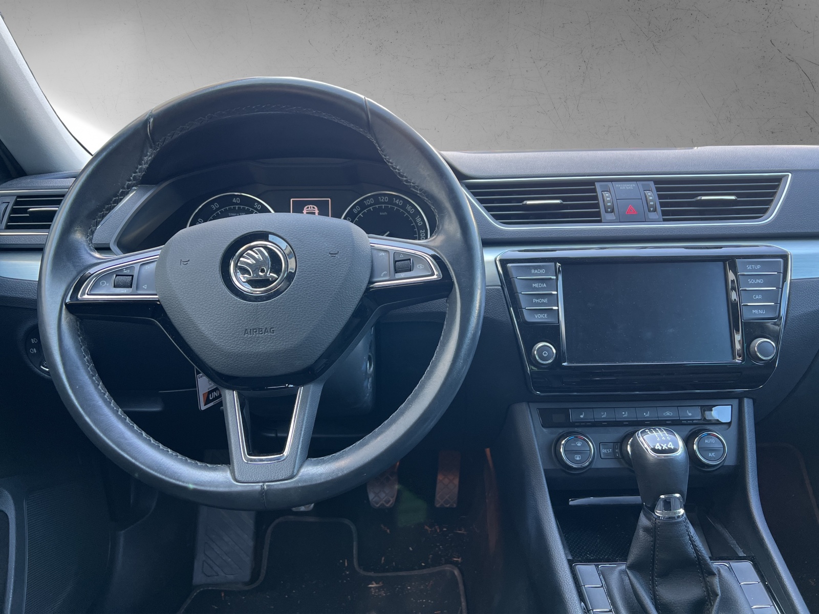 SKODA Superb Combi 1.4 TSI ACT Style 4x4-image-9