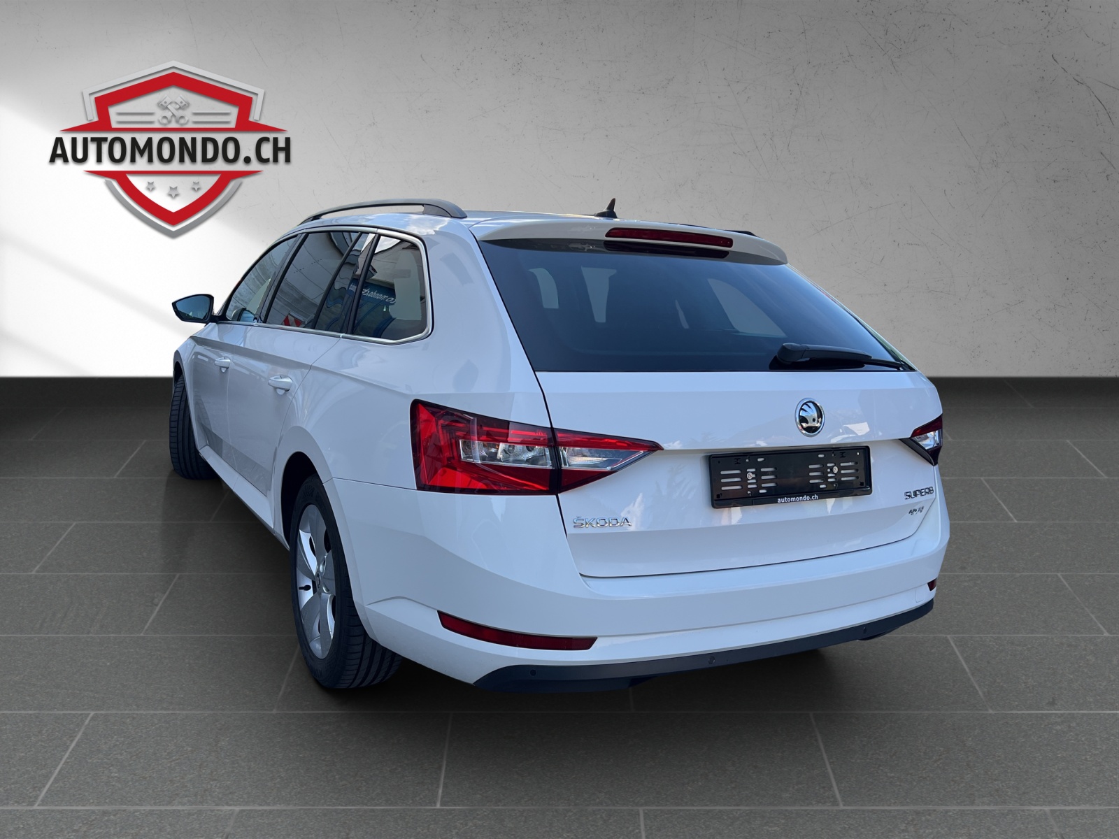 SKODA Superb Combi 1.4 TSI ACT Style 4x4-image-3