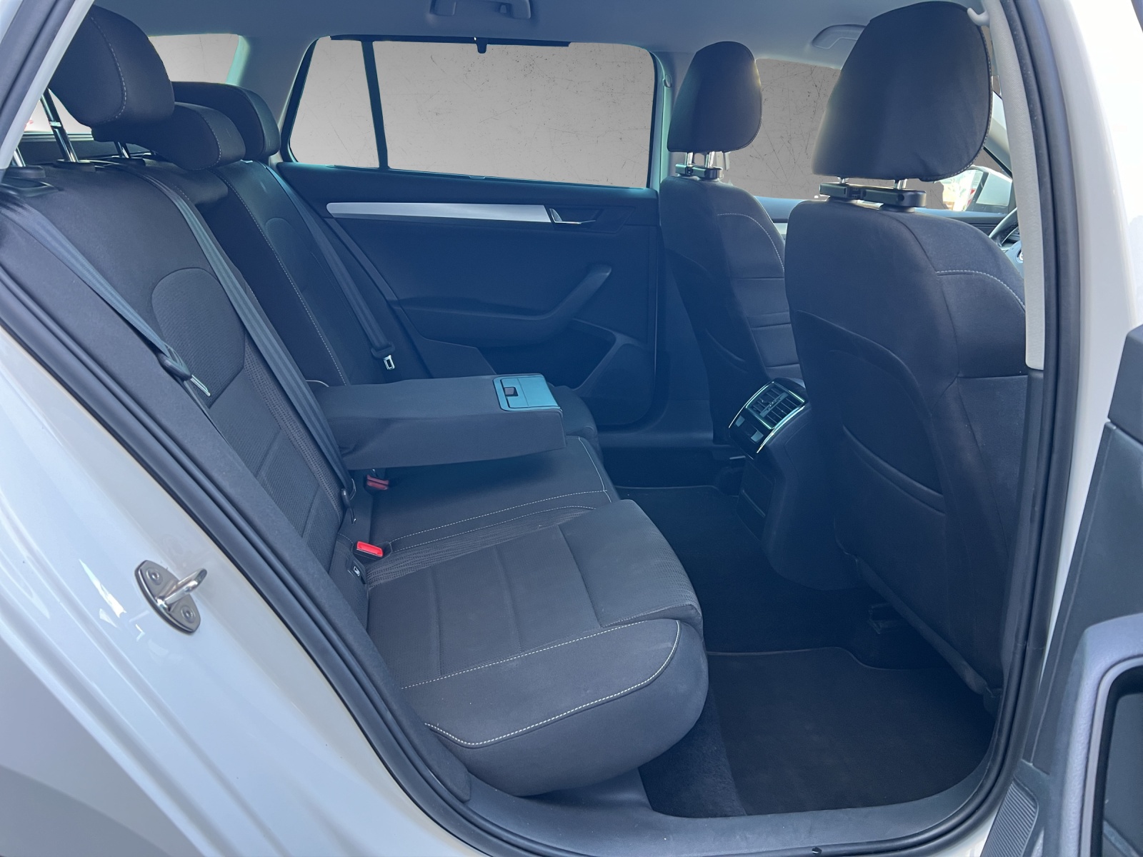 SKODA Superb Combi 1.4 TSI ACT Style 4x4-image-15