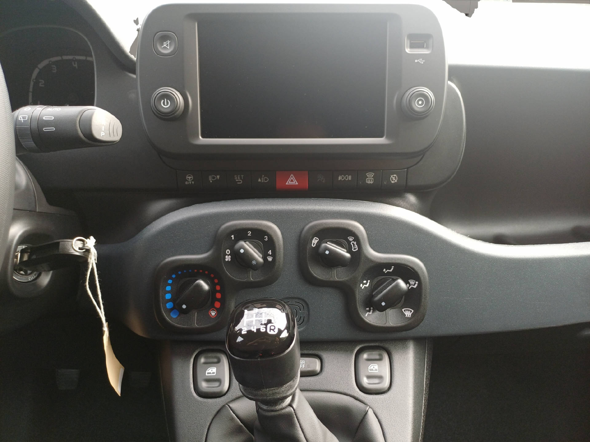 FIAT Panda 1.0 Hybrid Cross-image-13