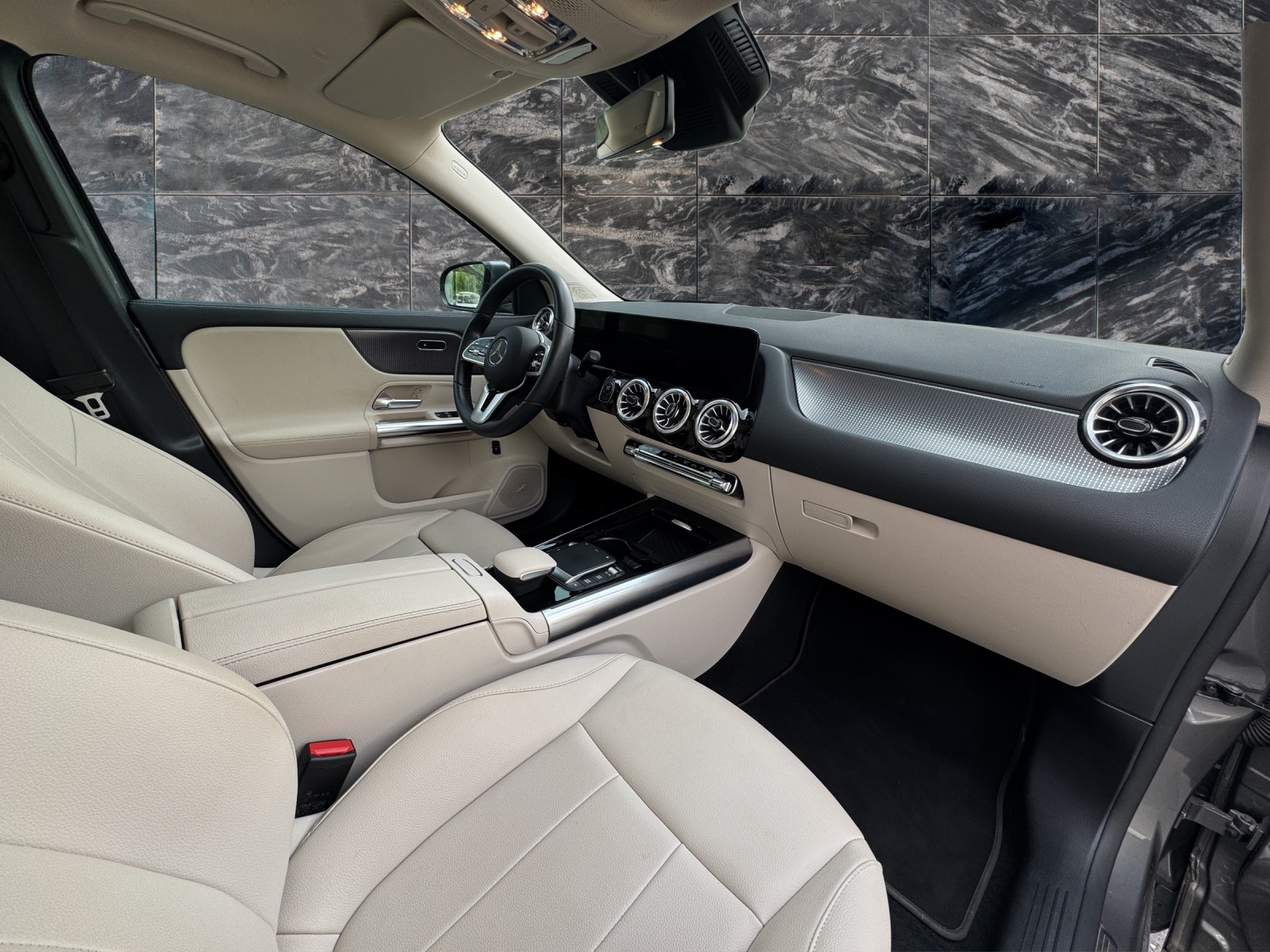 MERCEDES-BENZ EQA 350 4Matic-image-12