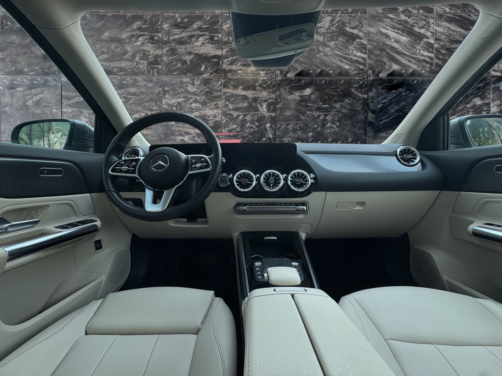 MERCEDES-BENZ EQA 350 4Matic-image-9