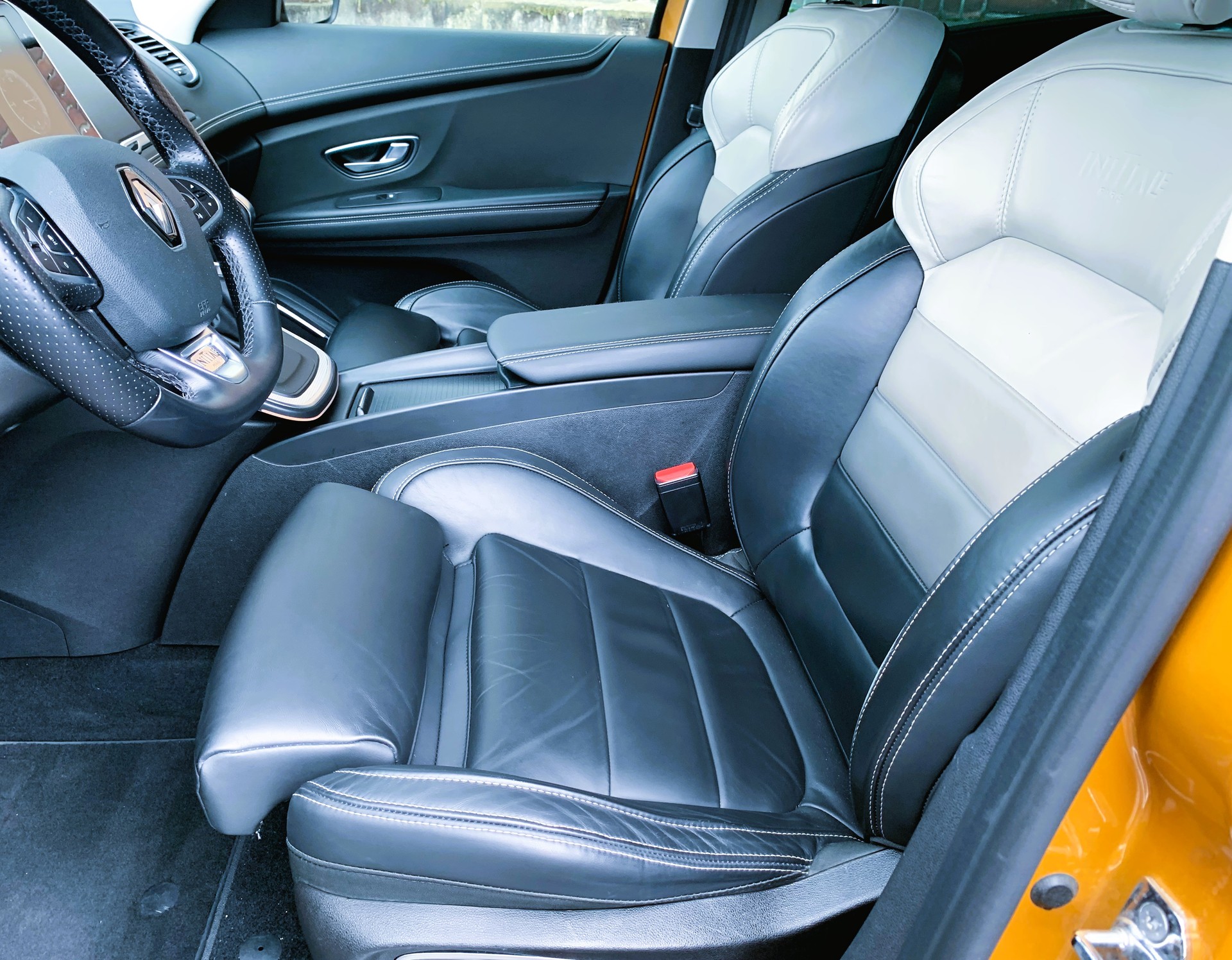 RENAULT Scénic 1.6 dCi Initiale Paris EDC-image-12
