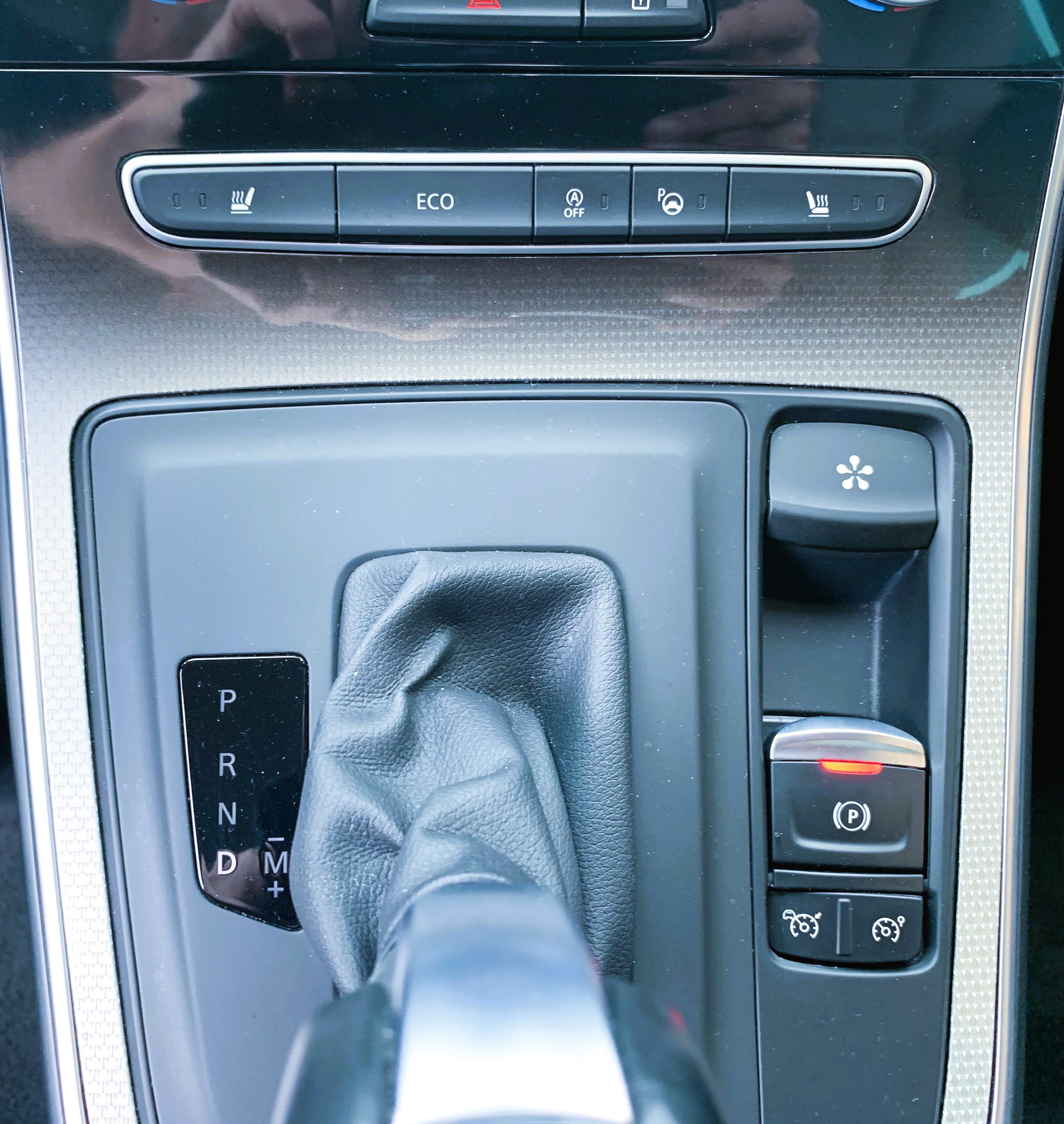 RENAULT Scénic 1.6 dCi Initiale Paris EDC-image-16