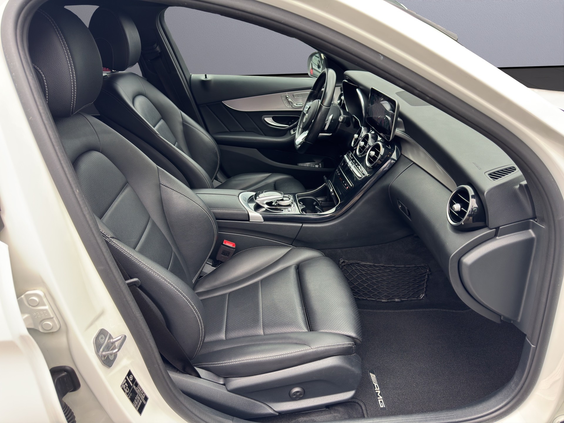 MERCEDES-BENZ C 200 Swiss Star AMG Line 4M 9G-Tronic-image-15