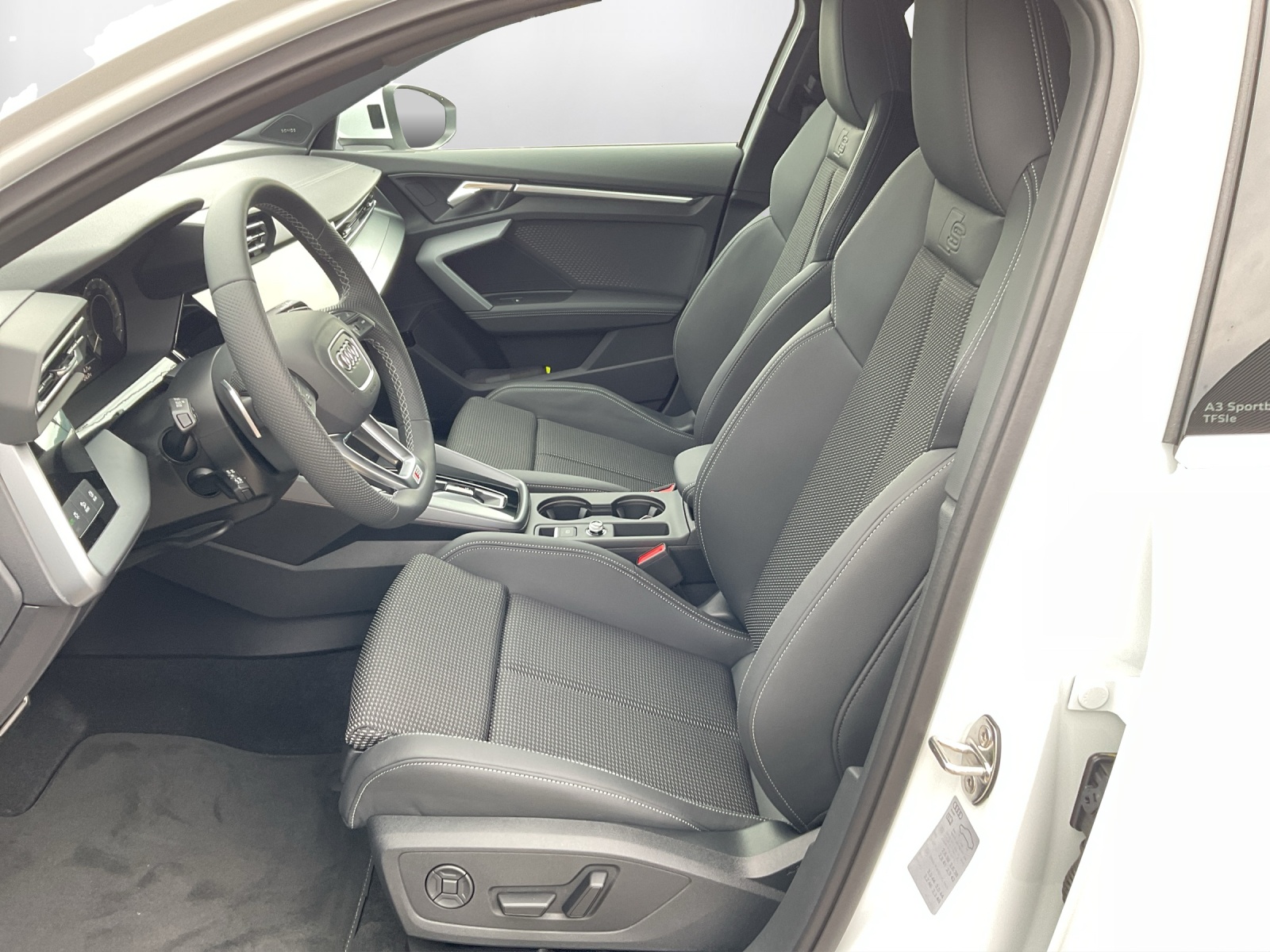 AUDI A3 Sportback 40 TFSI e Attraction S-tronic-image-9