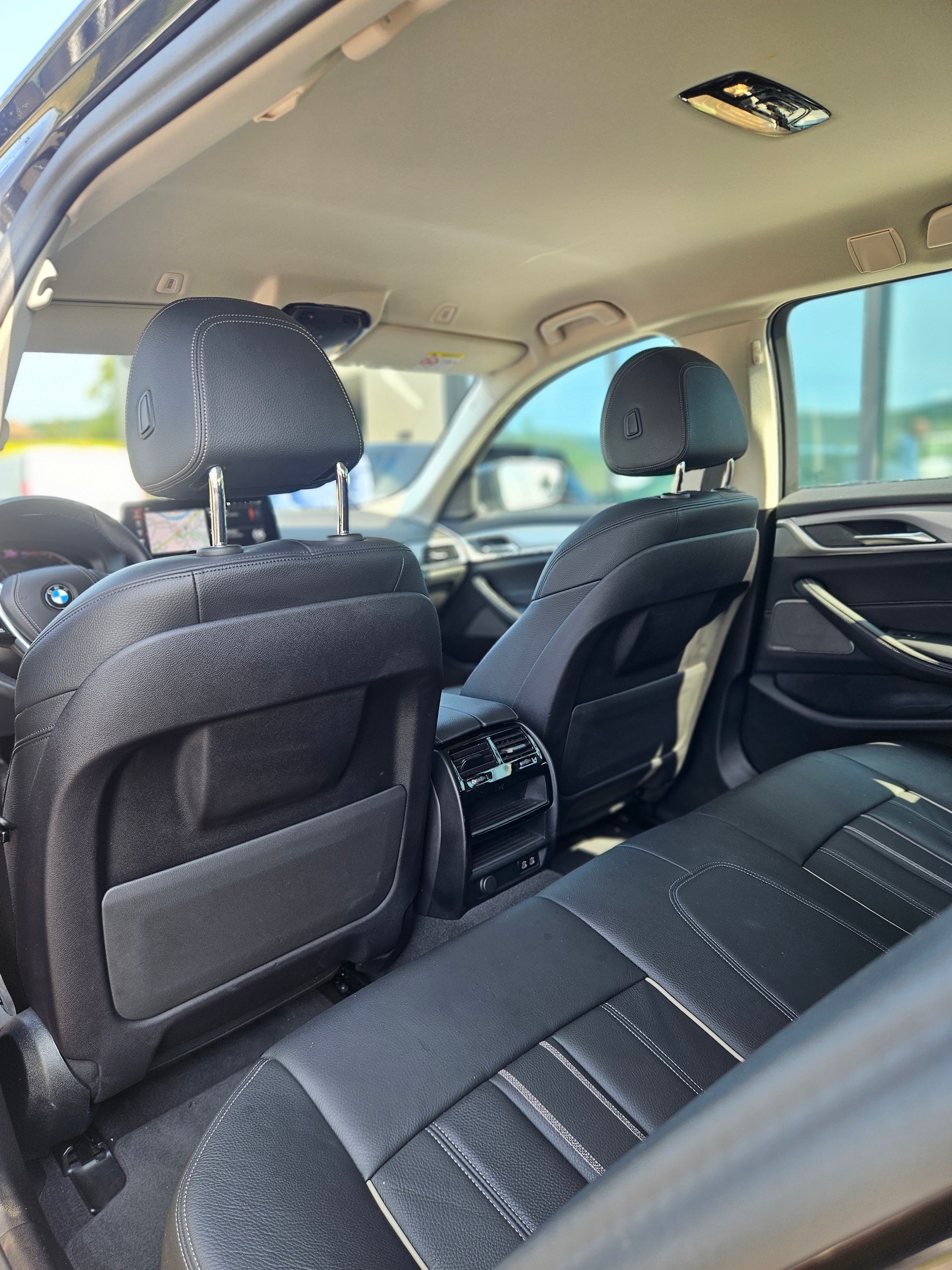 BMW 520d xDrive 48V Touring Steptronic-image-9
