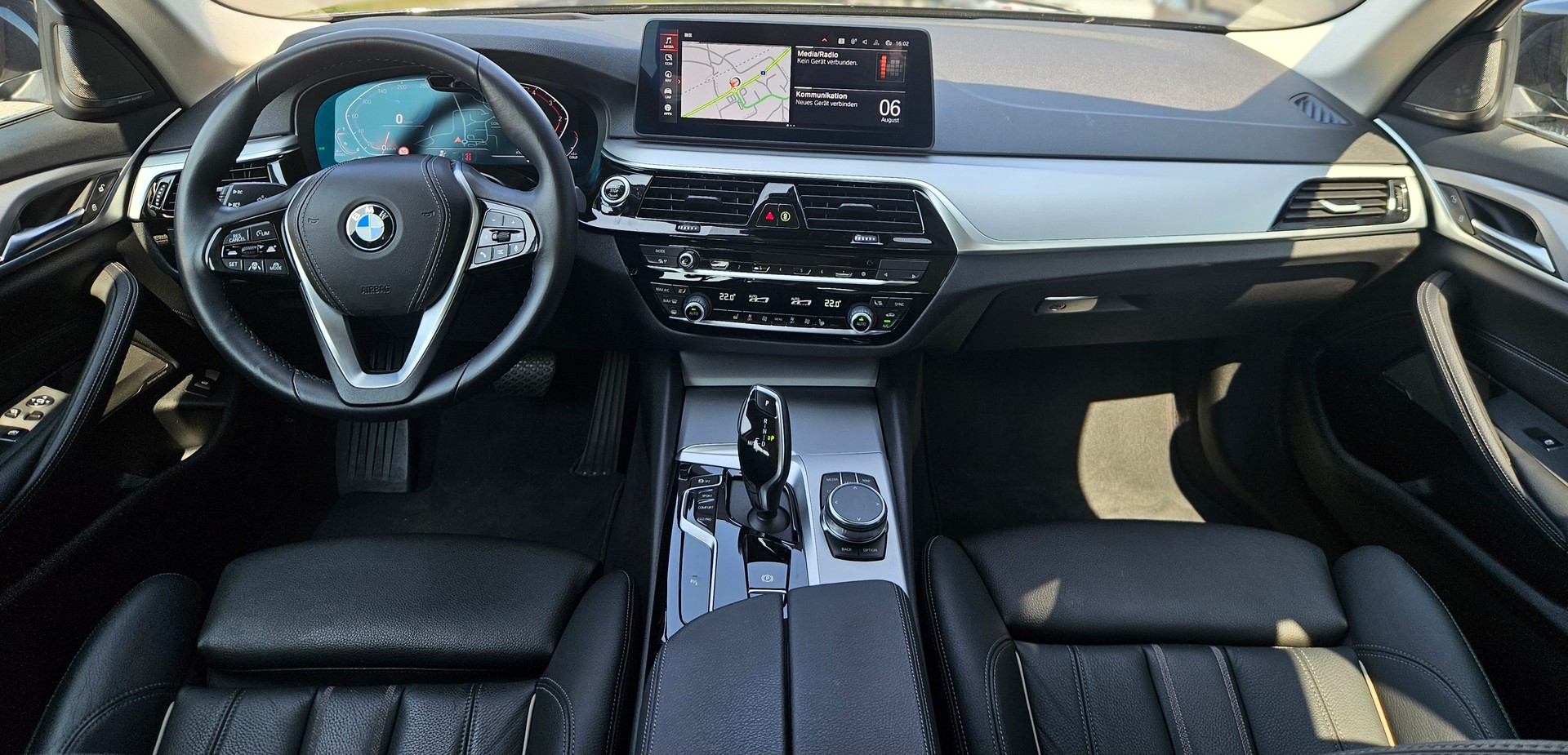 BMW 520d xDrive 48V Touring Steptronic-image-6