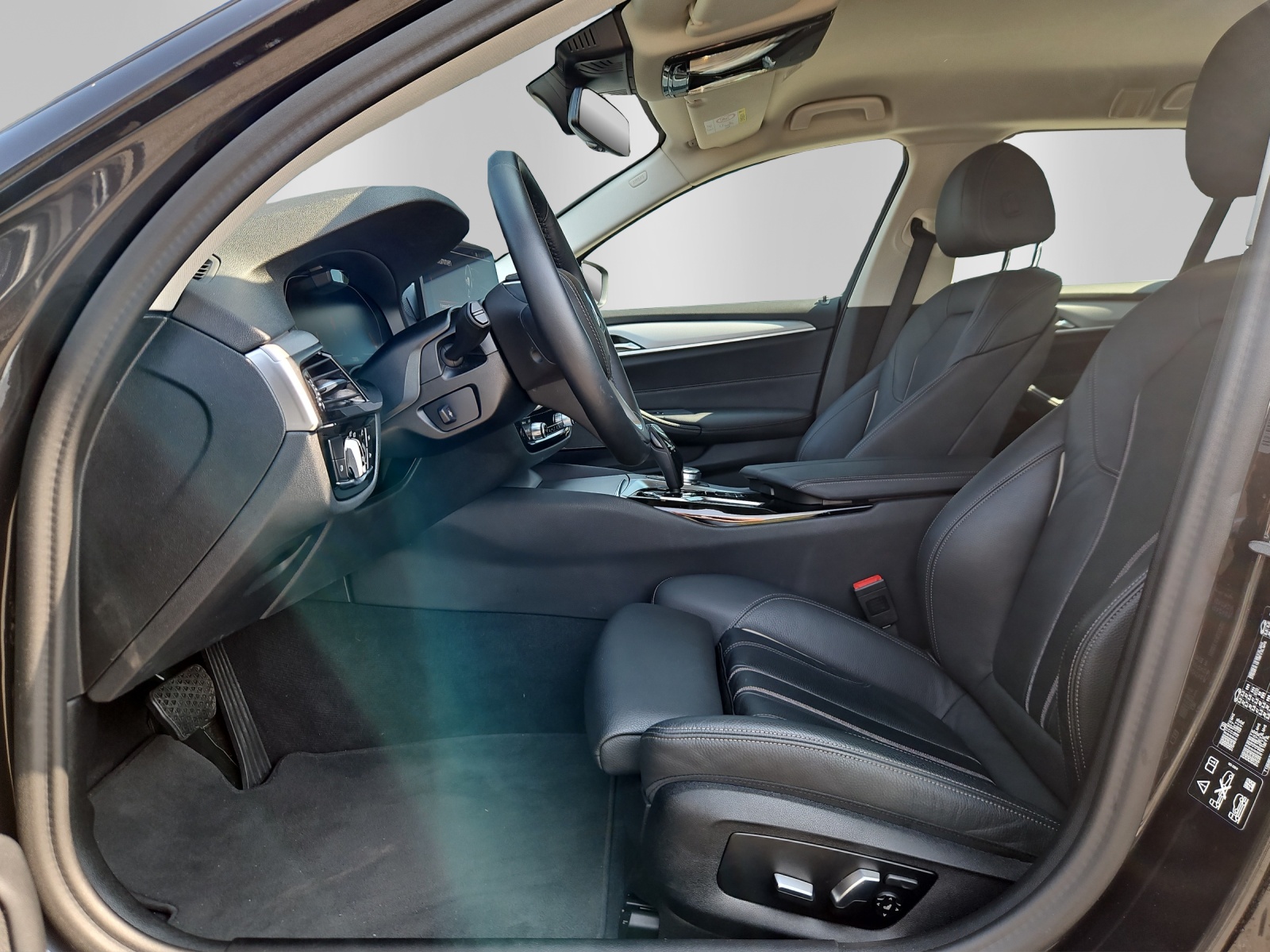 BMW 520d xDrive 48V Touring Steptronic-image-8