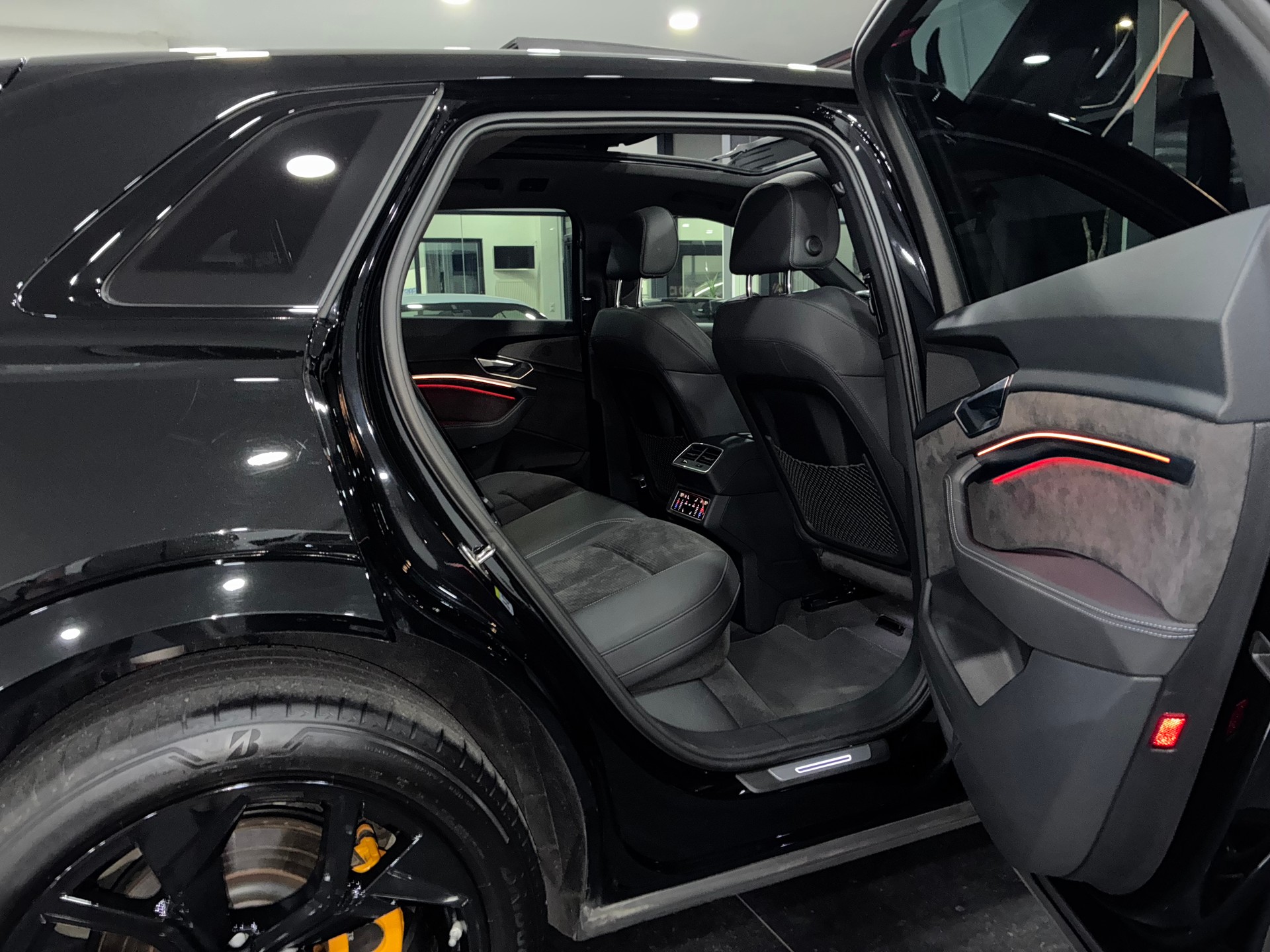 AUDI e-tron S quattro-image-11