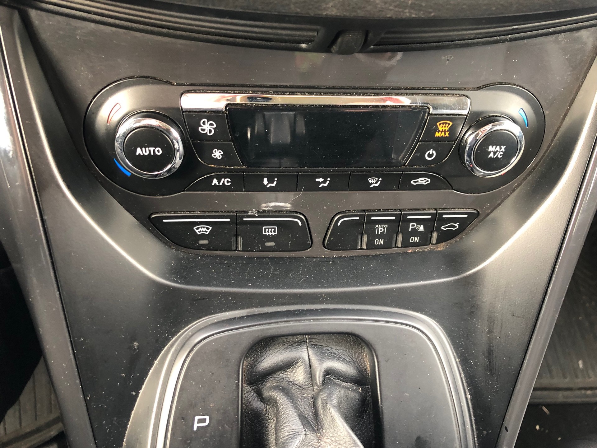 FORD Kuga 2.0 TDCi Titanium 4WD PowerShift-image-17