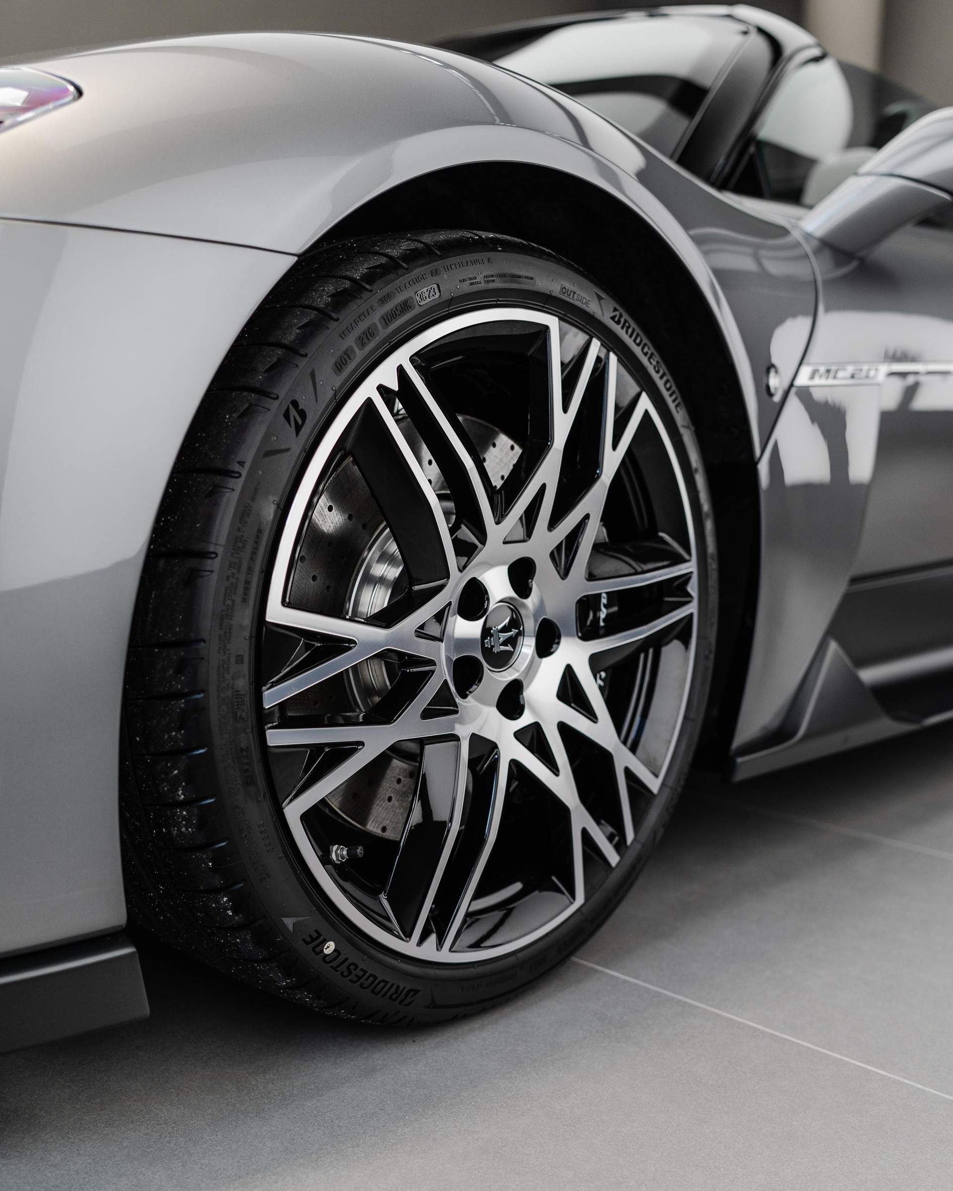 MASERATI MC20 Cielo - Grigio Mistero-image-3