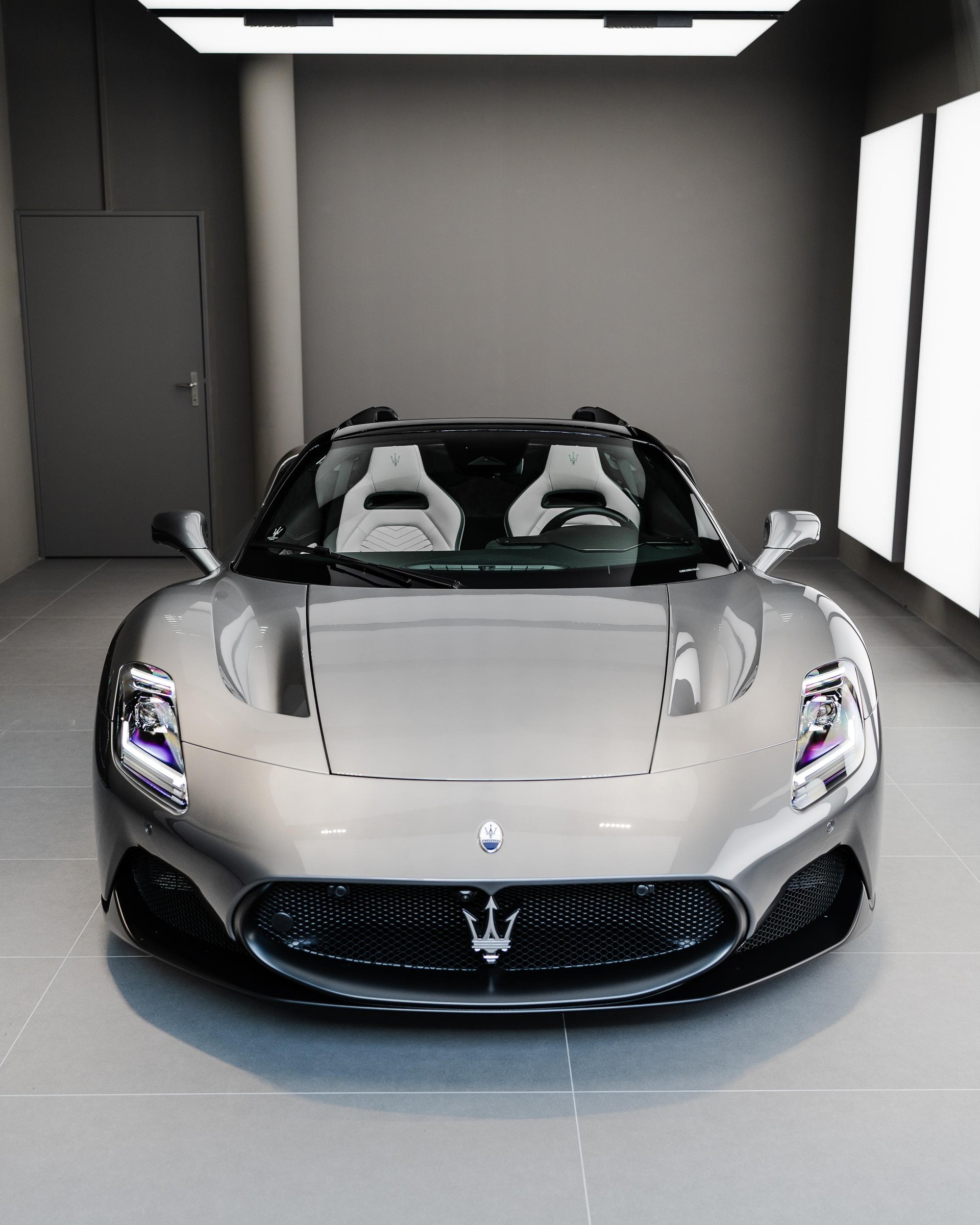 MASERATI MC20 Cielo - Grigio Mistero-image-0