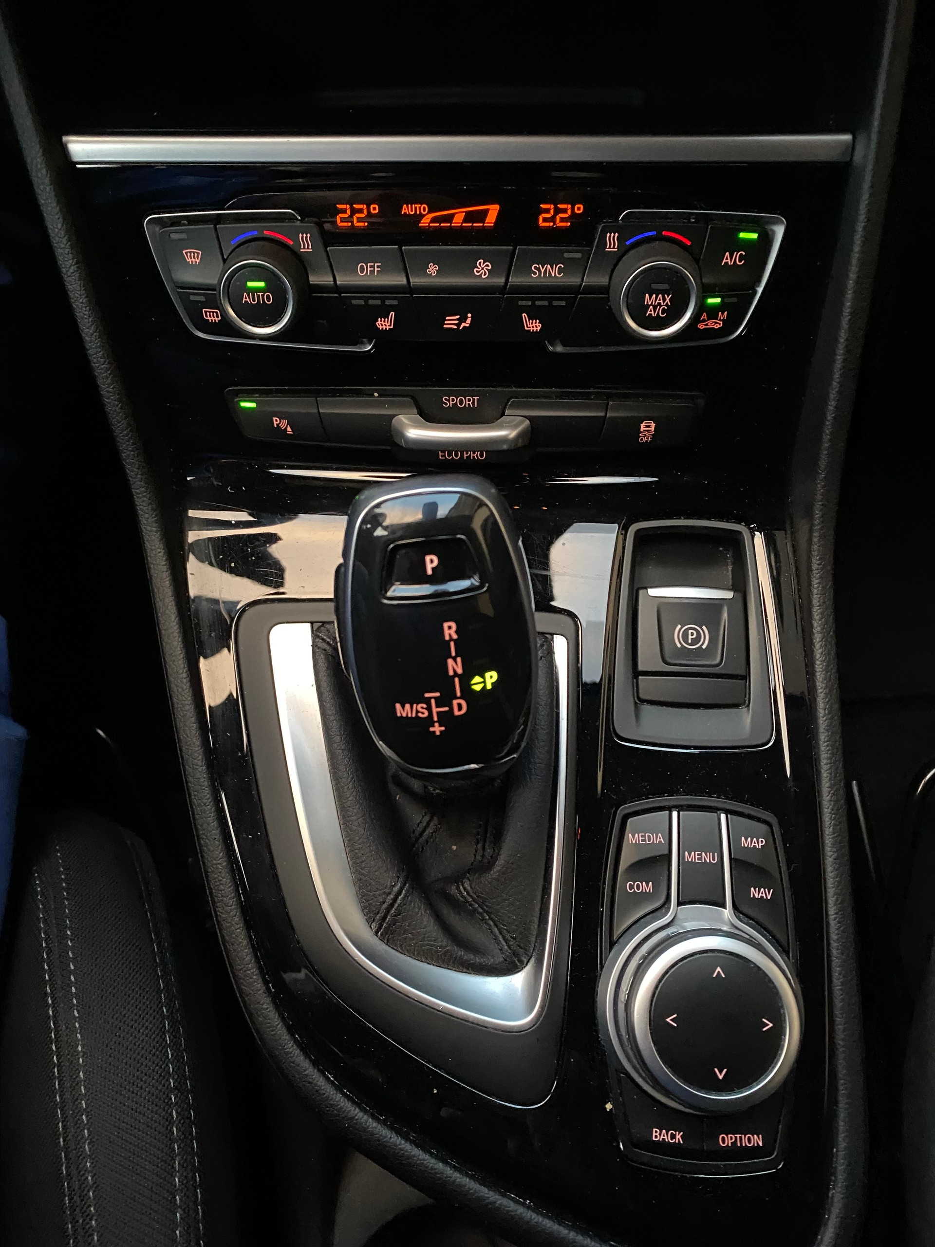 BMW 218d xDrive Gran Tourer Steptronic-image-5