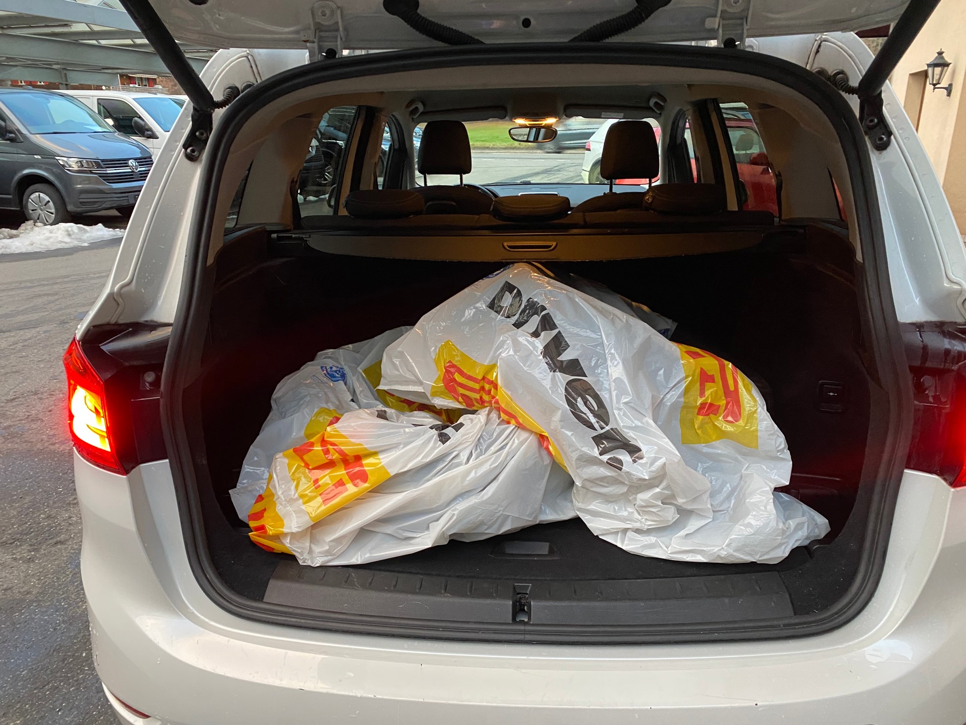 BMW 218d xDrive Gran Tourer Steptronic-image-8