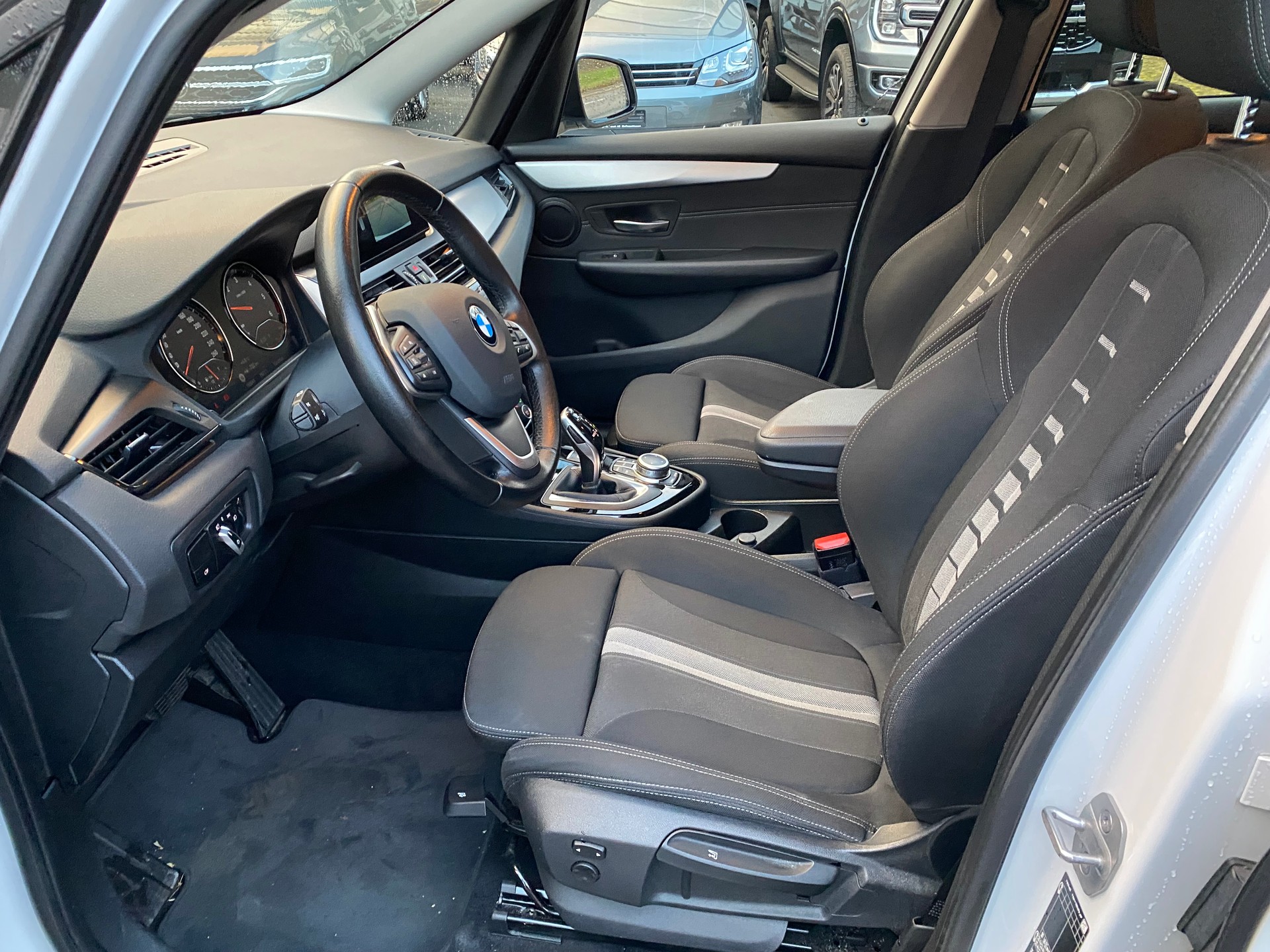 BMW 218d xDrive Gran Tourer Steptronic-image-2