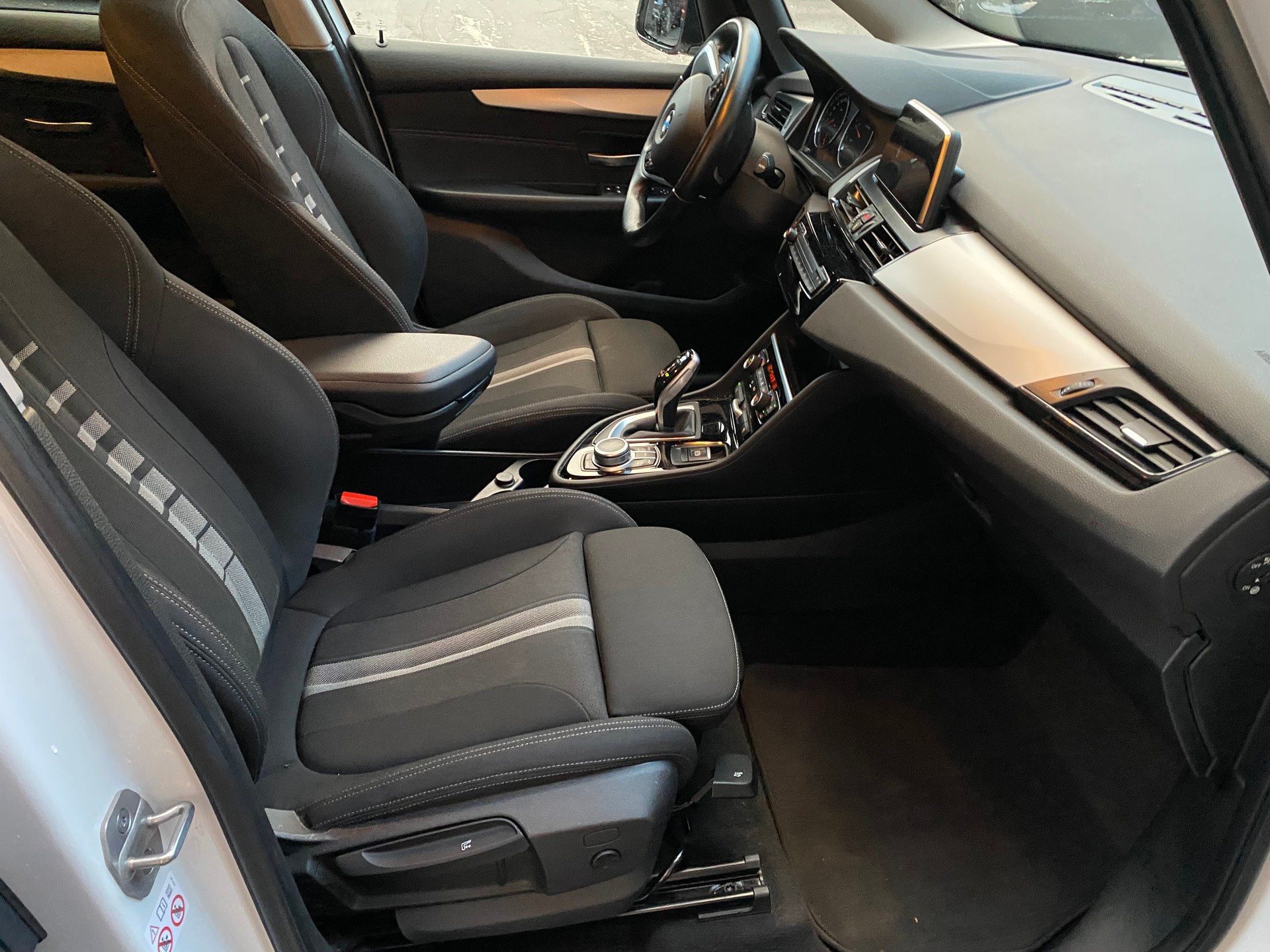 BMW 218d xDrive Gran Tourer Steptronic-image-6