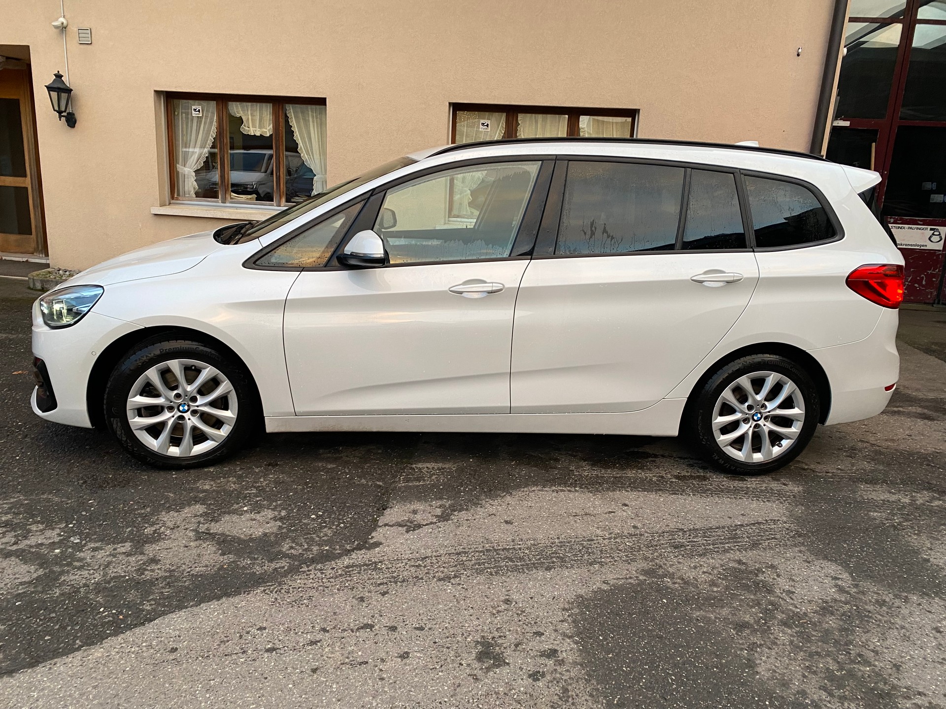 BMW 218d xDrive Gran Tourer Steptronic-image-11