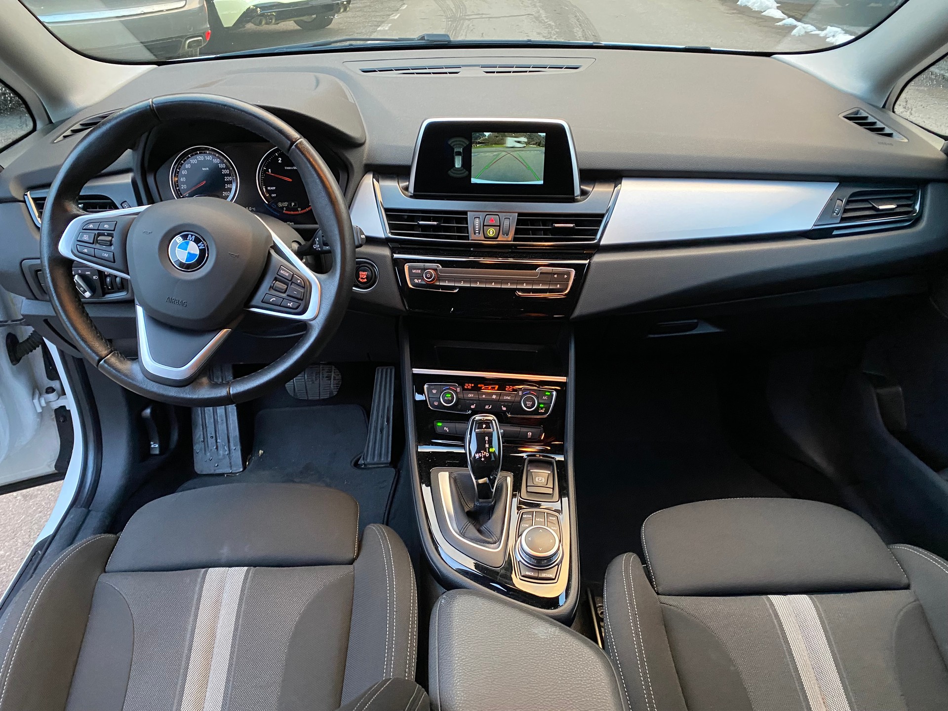 BMW 218d xDrive Gran Tourer Steptronic-image-3