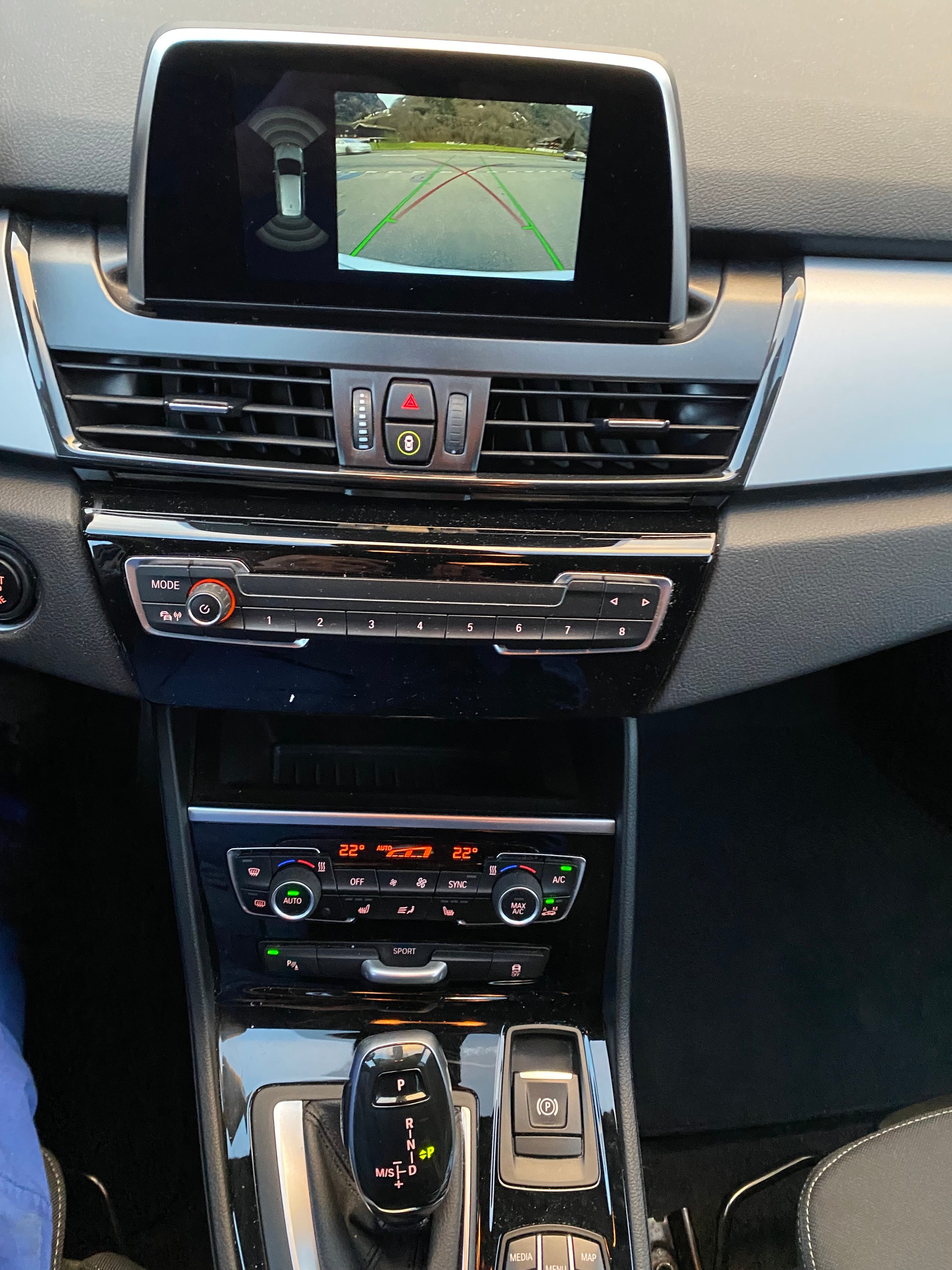 BMW 218d xDrive Gran Tourer Steptronic-image-4