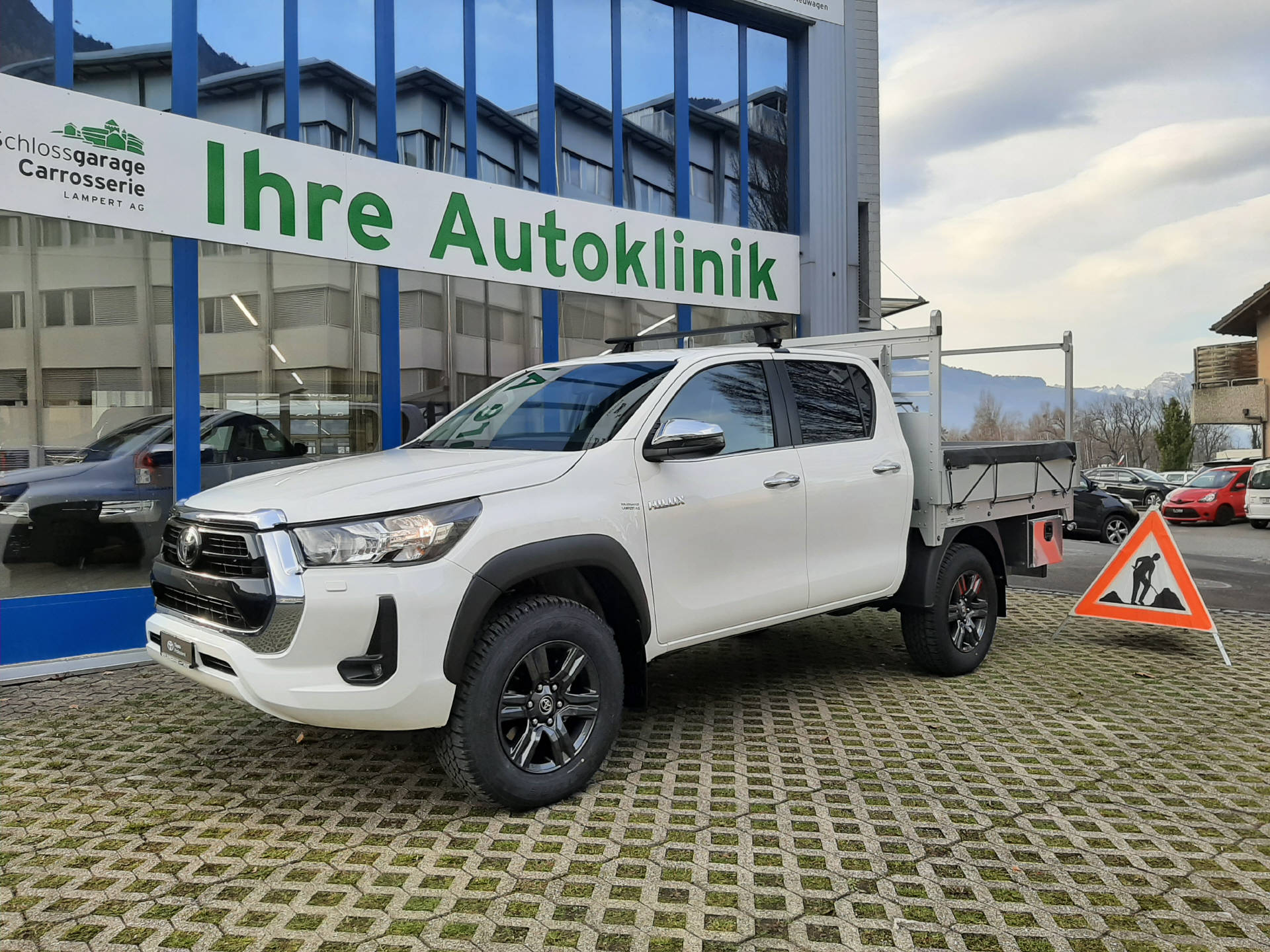 TOYOTA Hilux Double Cab.-Pick-up 2.8 D-4D MHEV Style-image-1