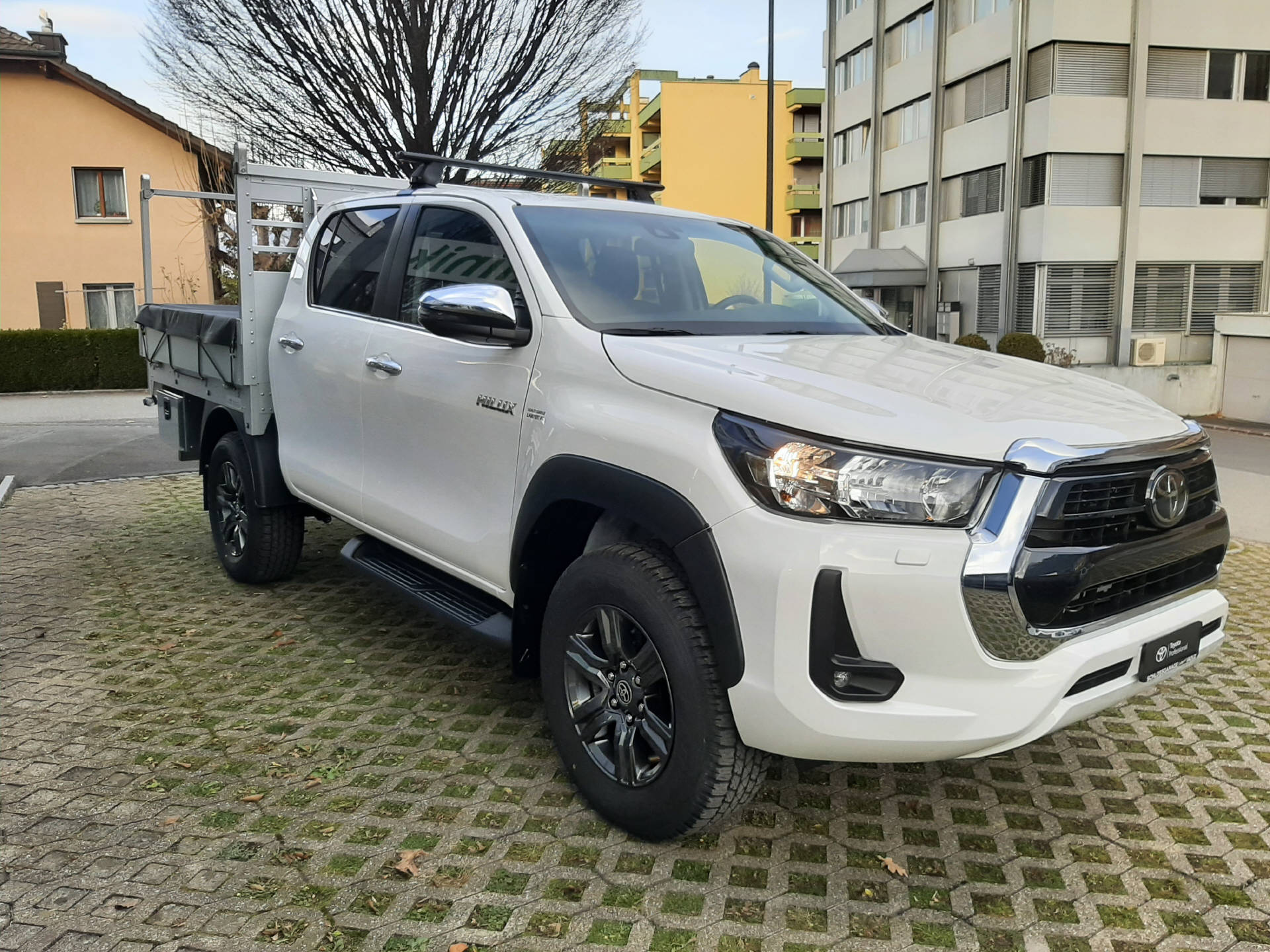 TOYOTA Hilux Double Cab.-Pick-up 2.8 D-4D MHEV Style-image-3