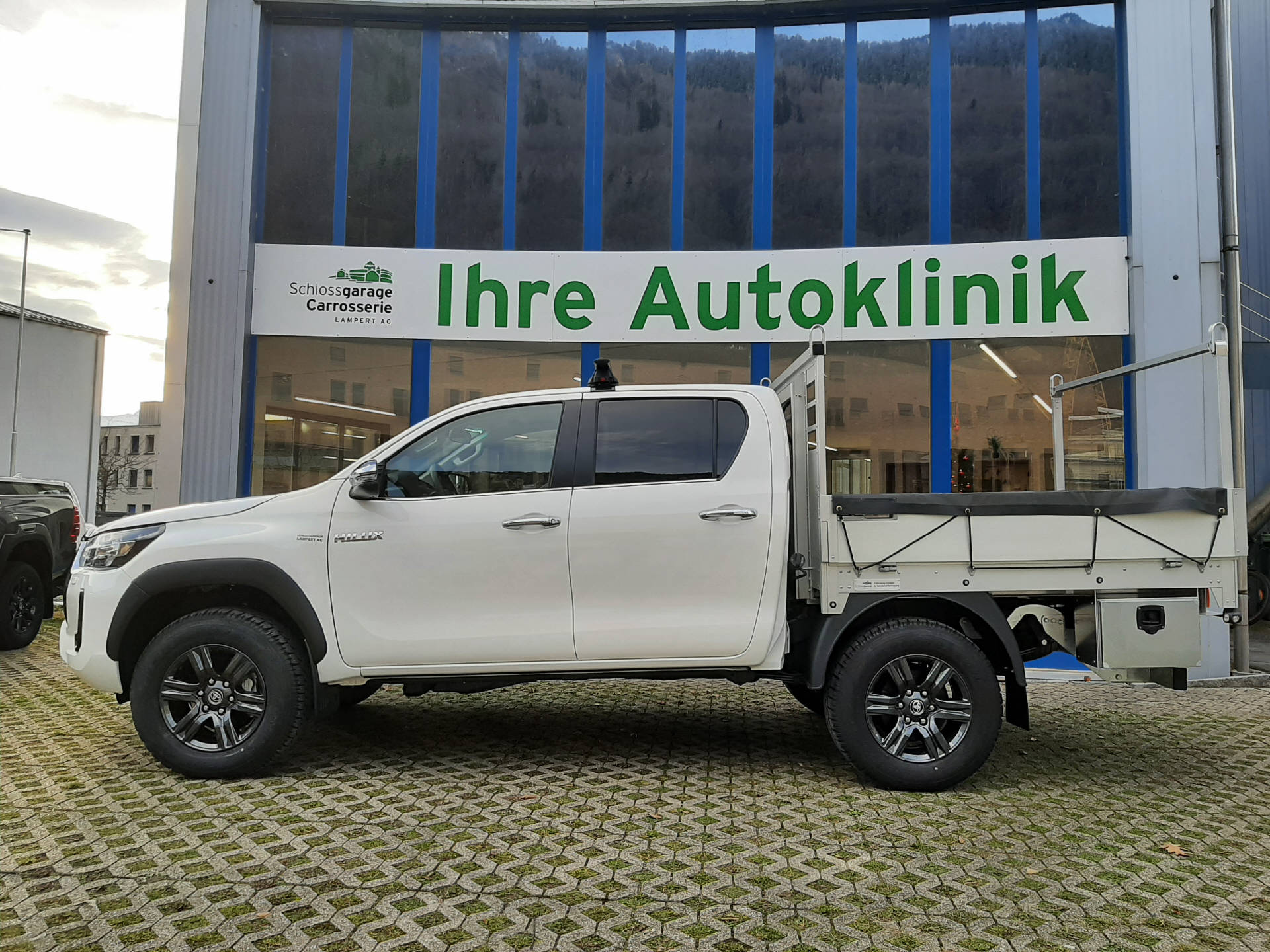 TOYOTA Hilux Double Cab.-Pick-up 2.8 D-4D MHEV Style-image-0
