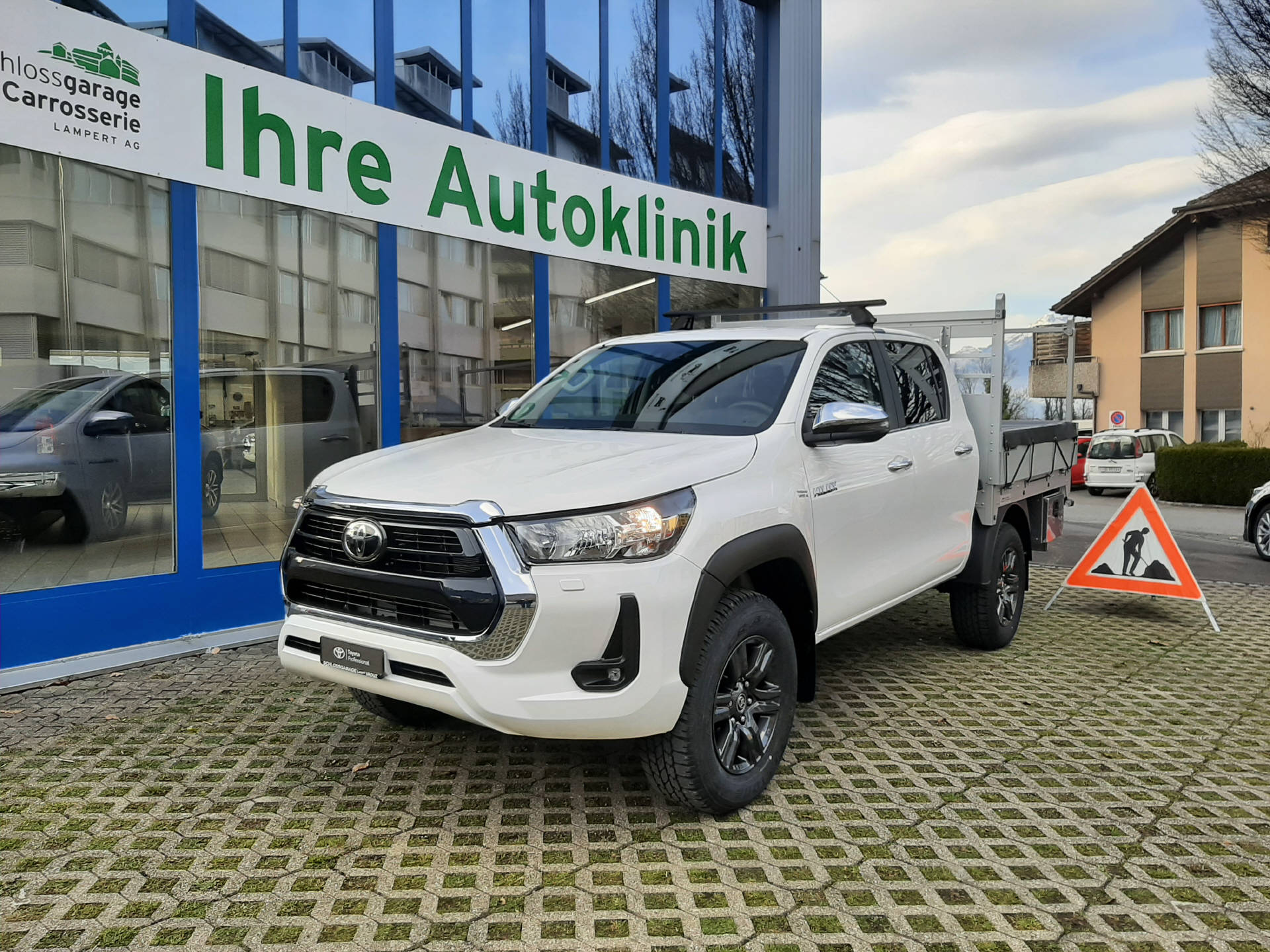TOYOTA Hilux Double Cab.-Pick-up 2.8 D-4D MHEV Style-image-2