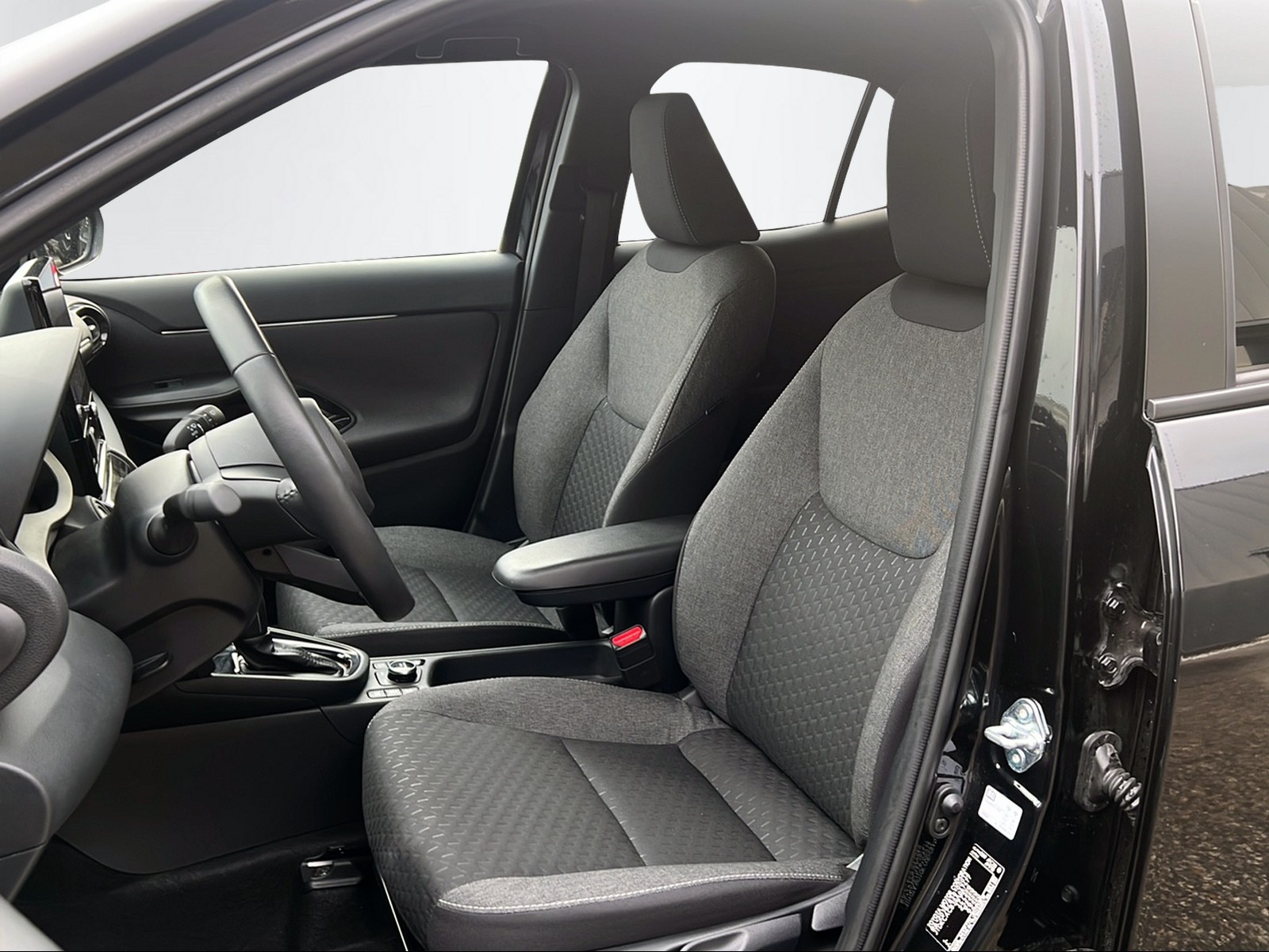 TOYOTA Yaris Cross 1.5 VVT-i HSD Trend AWD-i-image-14