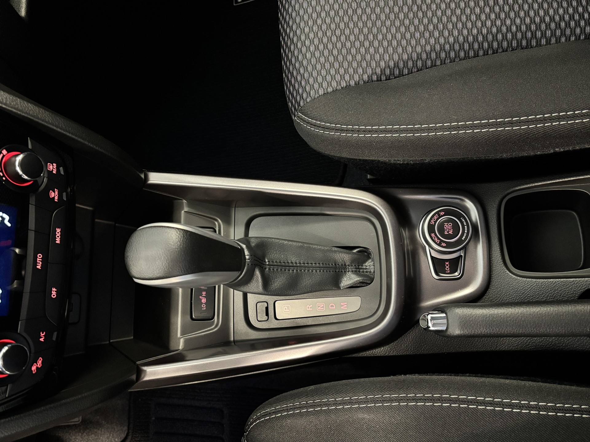 SUZUKI Vitara 1.4 T Compact+ Hybrid 4x4-image-6