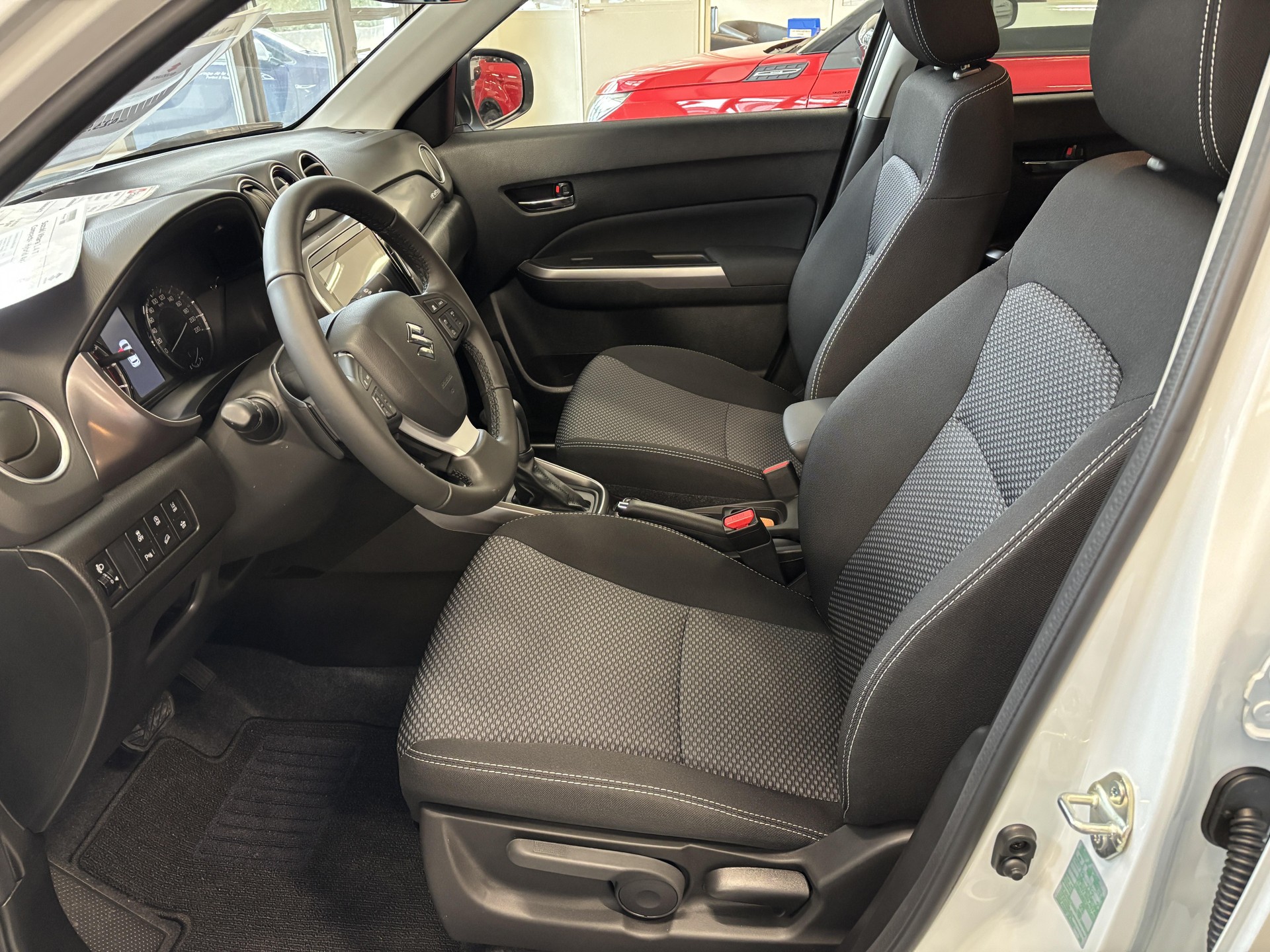 SUZUKI Vitara 1.4 T Compact+ Hybrid 4x4-image-3