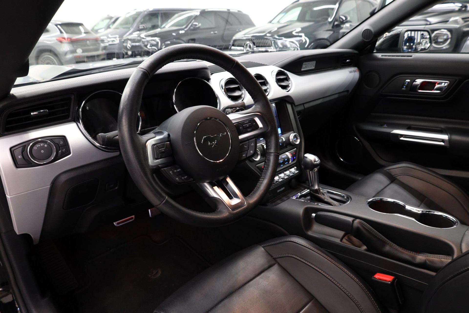 FORD Mustang Fastback 5.0 V8 GT Automat-image-12