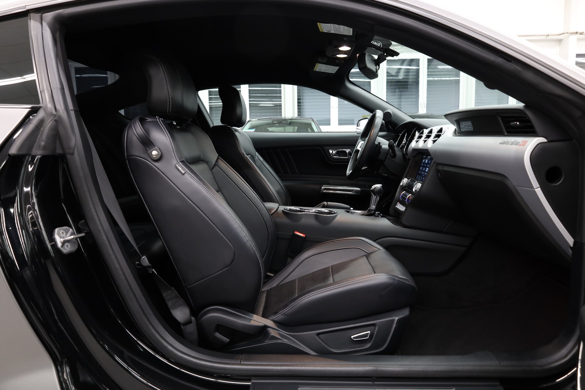 FORD Mustang Fastback 5.0 V8 GT Automat-image-11