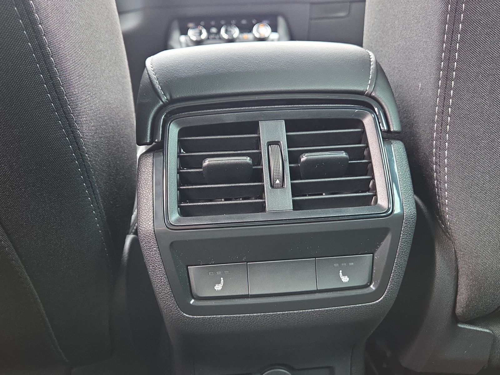 SKODA Karoq 2.0 TSI SportLine 4x4 DSG-image-9