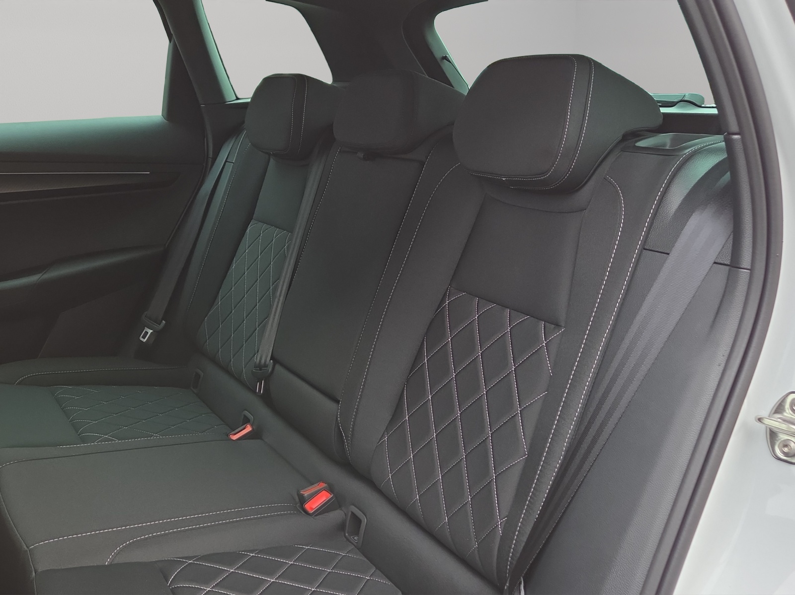 SKODA Karoq 2.0 TSI SportLine 4x4 DSG-image-8