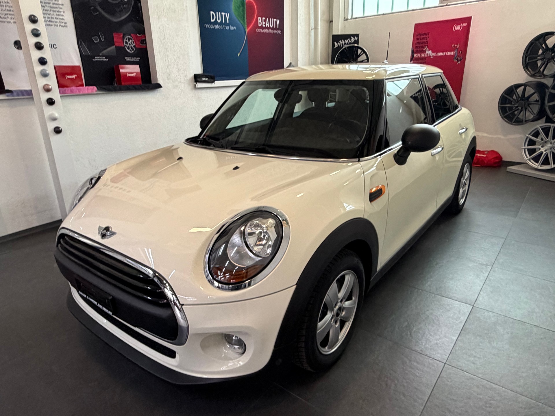 MINI One Steptronic-image-1